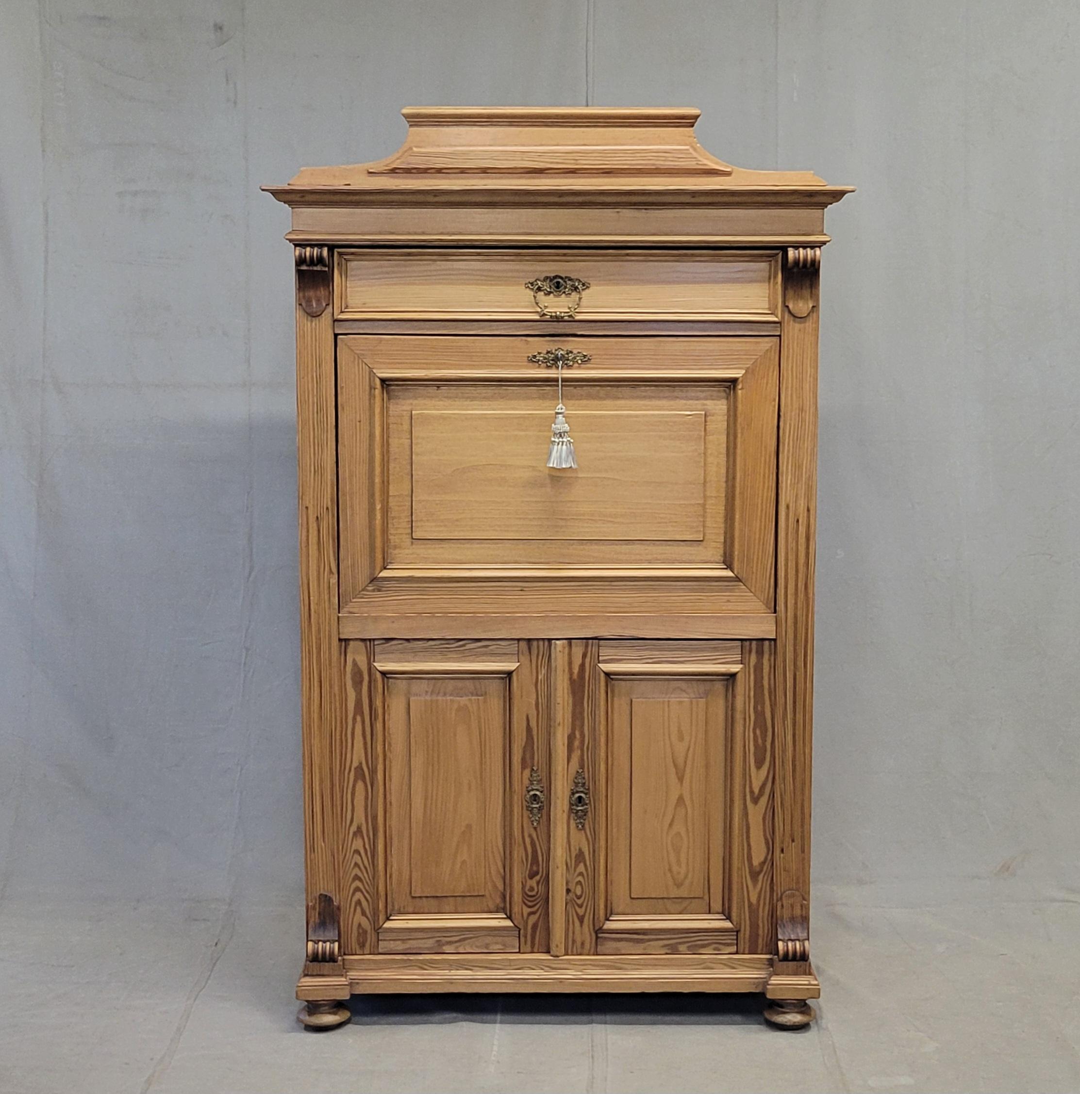 Antico scrittoio danese in pino Biedermeier con pelle blu in vendita 2