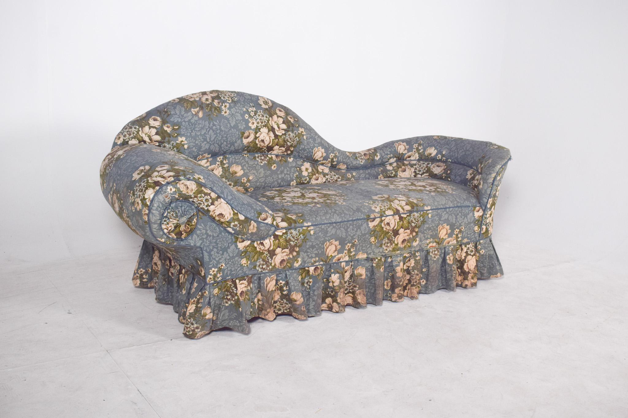 Mid-Century Modern Chaise longue danoise ancienne en tissu bleu fleuri en vente