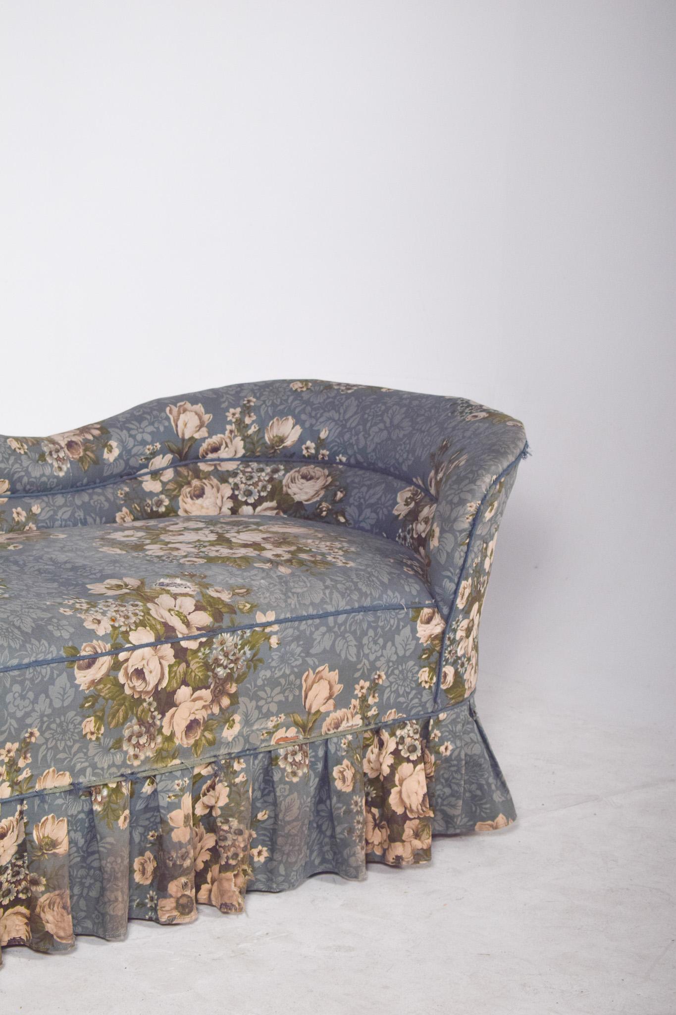 Danois Chaise longue danoise ancienne en tissu bleu fleuri en vente