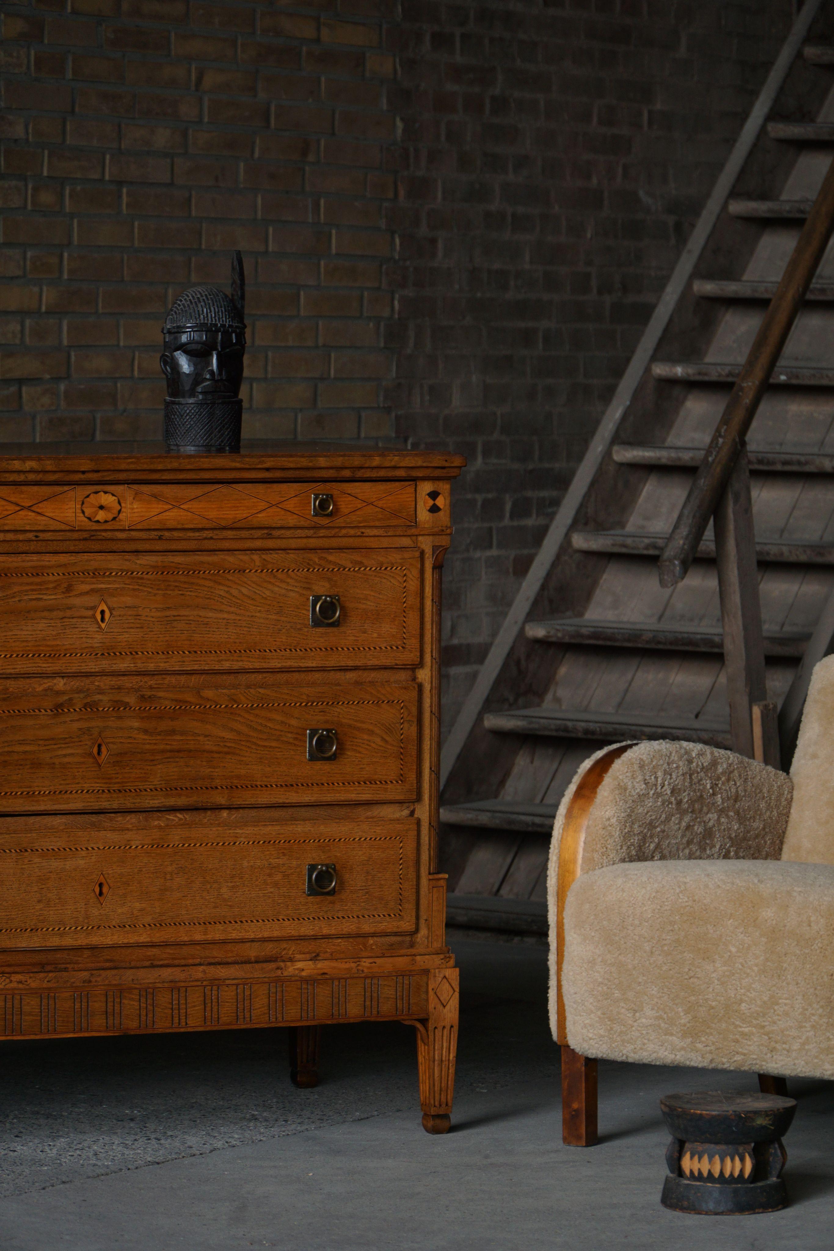 Ancienne commode danoise en Oak, réalisée à la fin du 18ème siècle, Louis XVI en vente 9