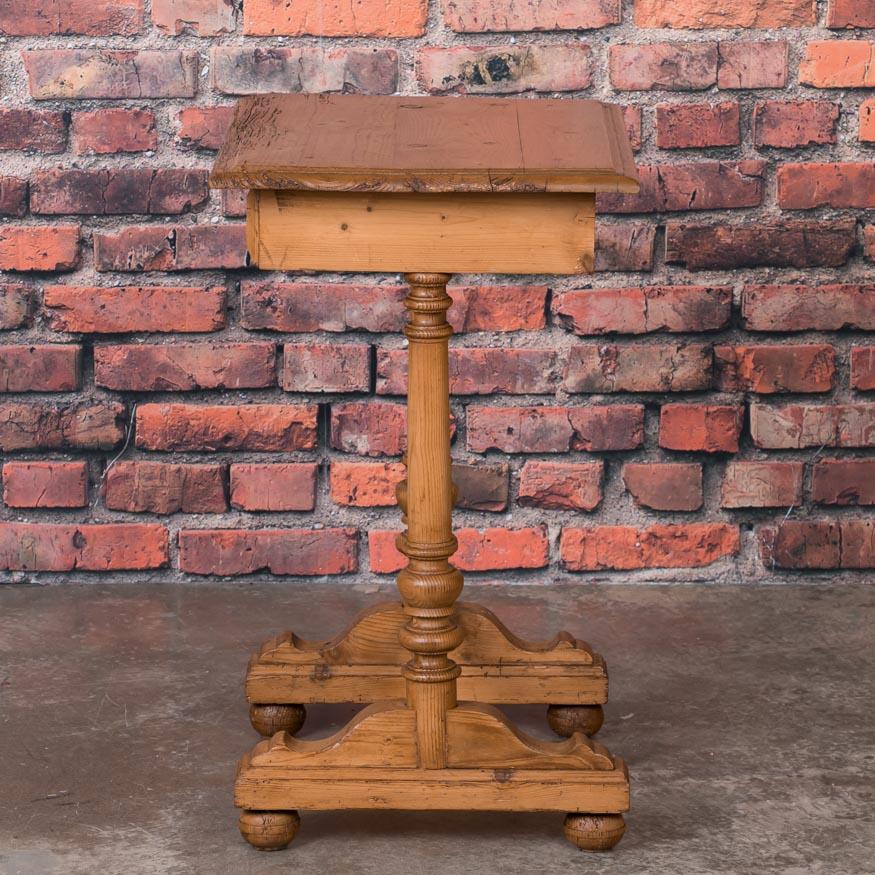 Antique Danish Country Pine Side Table or Nightstand (Dänisch)