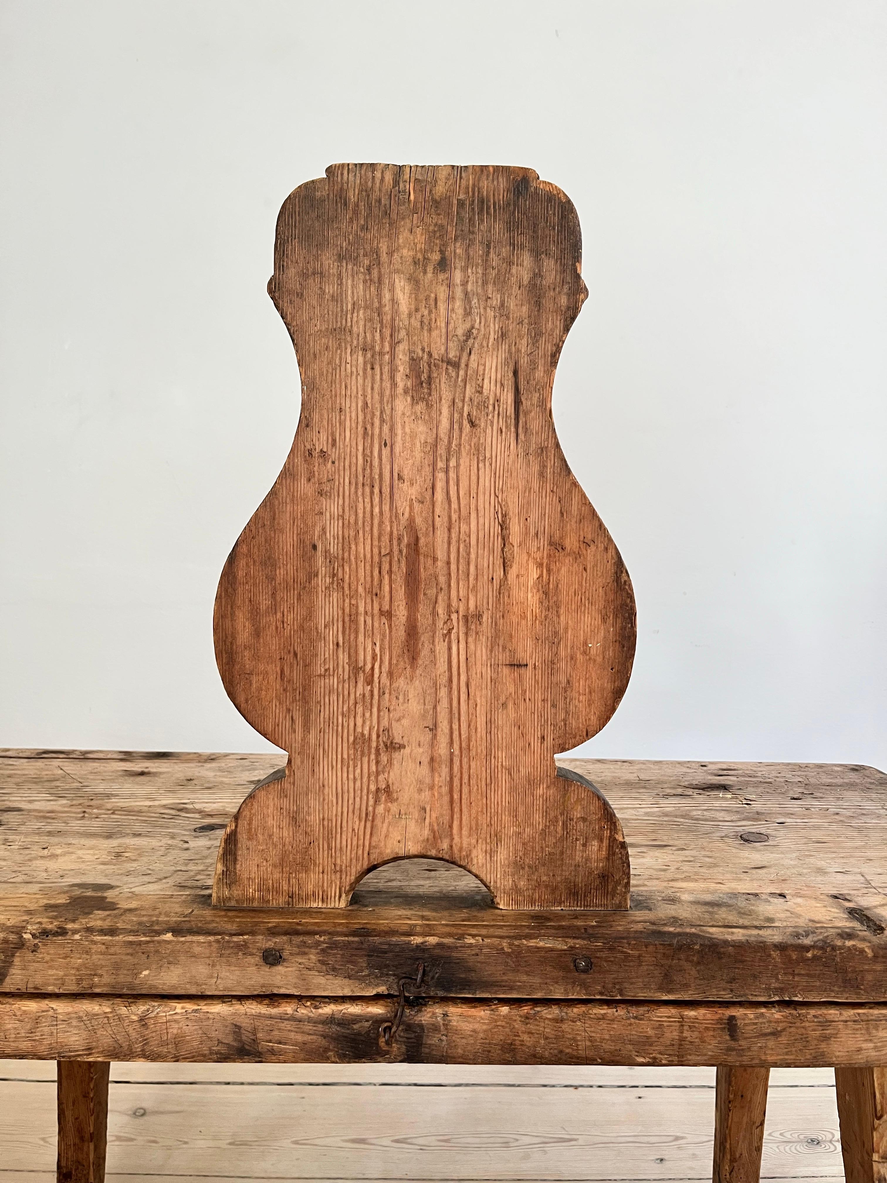 Milieu du XXe siècle Ancienne table folklorique danoise du 18ème siècle