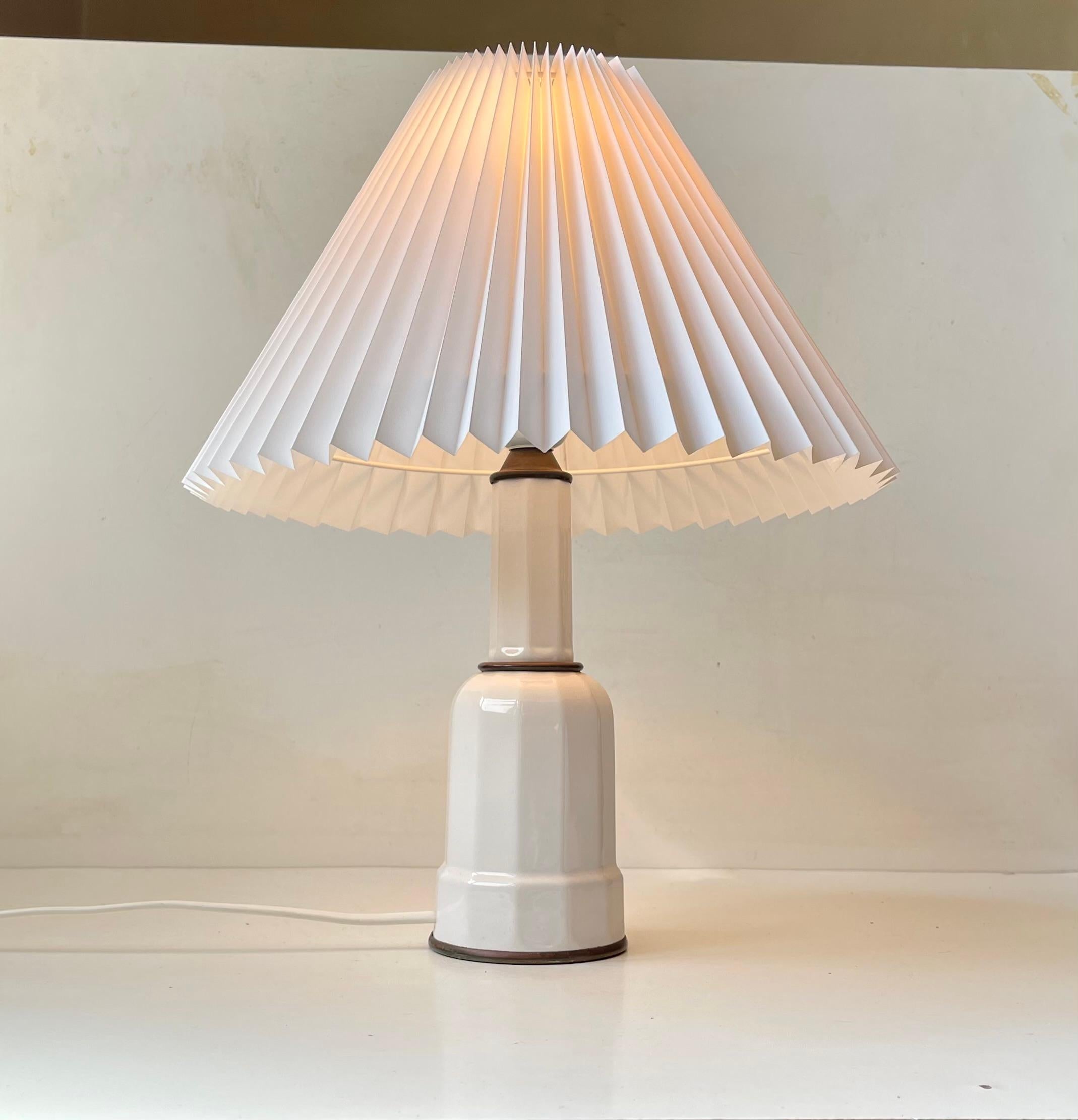 Antique Danish Heiberg Table Lamps in White Porcelain and Brass In Good Condition For Sale In Esbjerg, DK