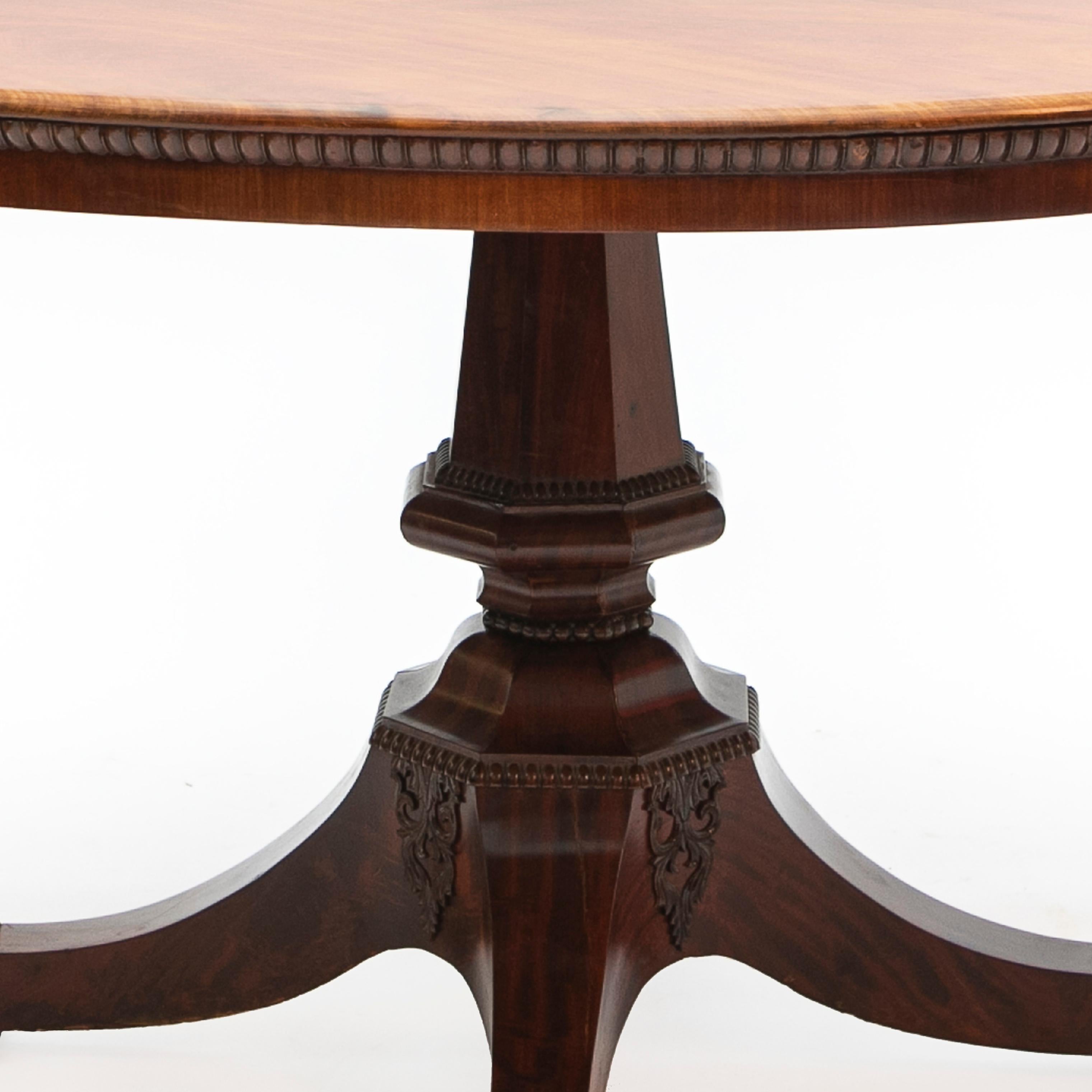Biedermeier Table centrale danoise en acajou de la fin de l'Empire en vente