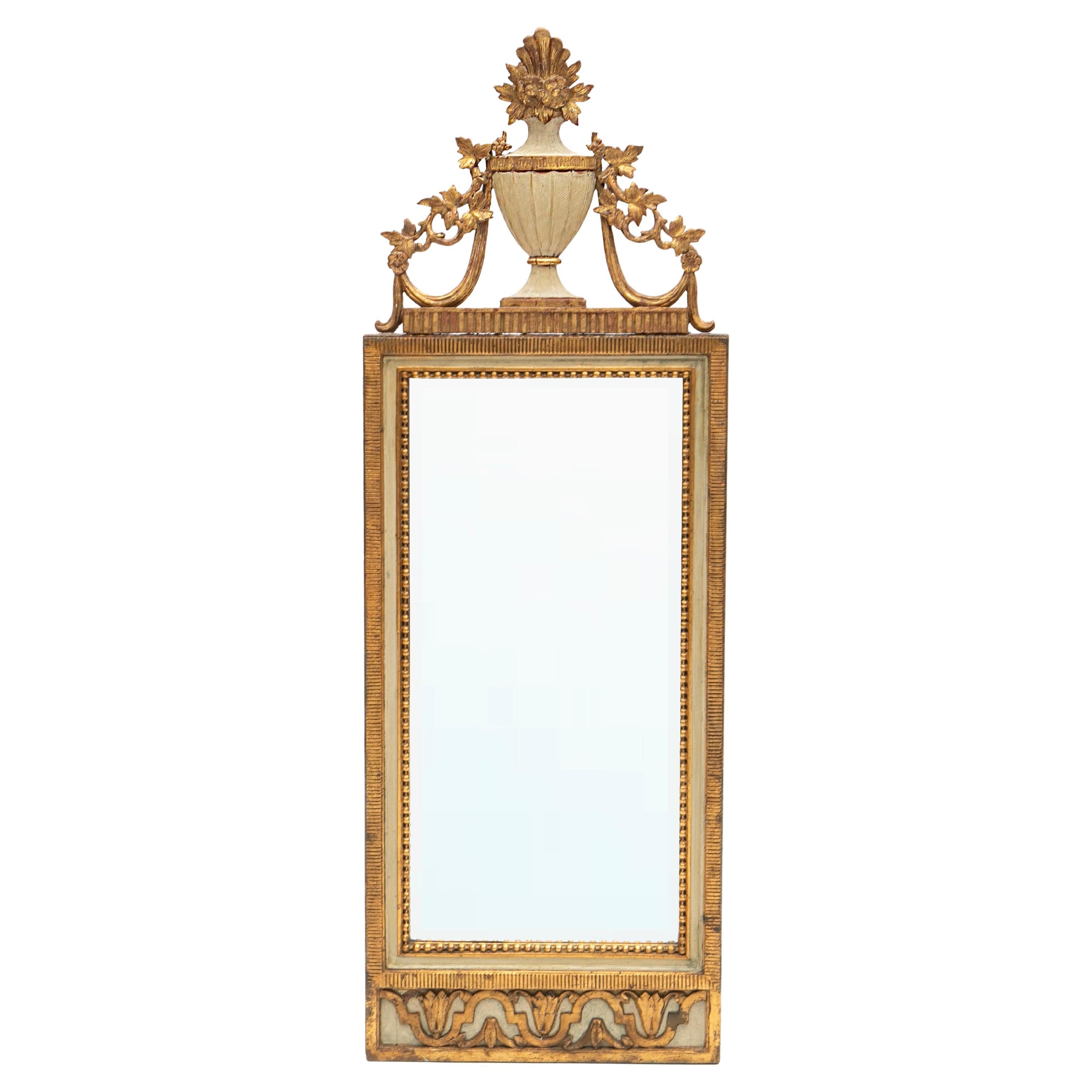 Miroir rectangulaire danois Louis XVI en bois sculpté et doré en vente