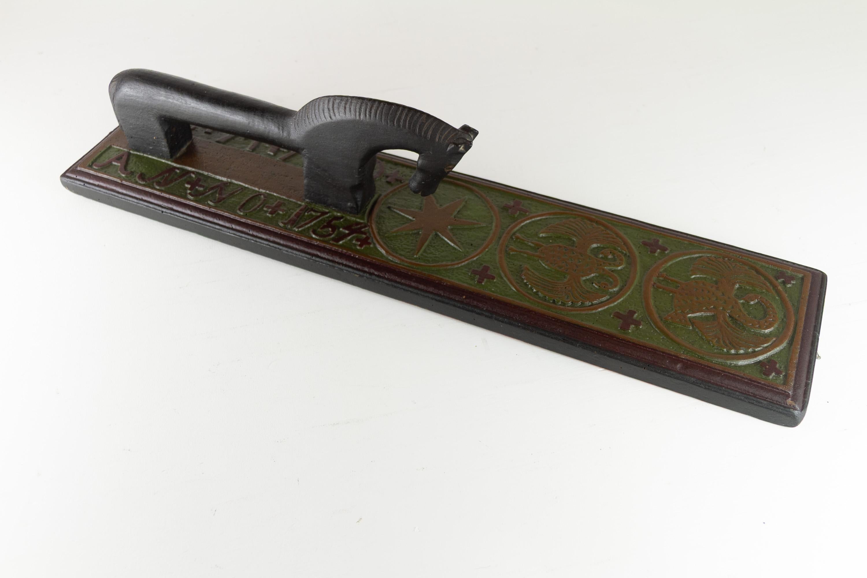 Sculpté à la main Ancien jeton d'amour danois à cheval de 1754. en vente