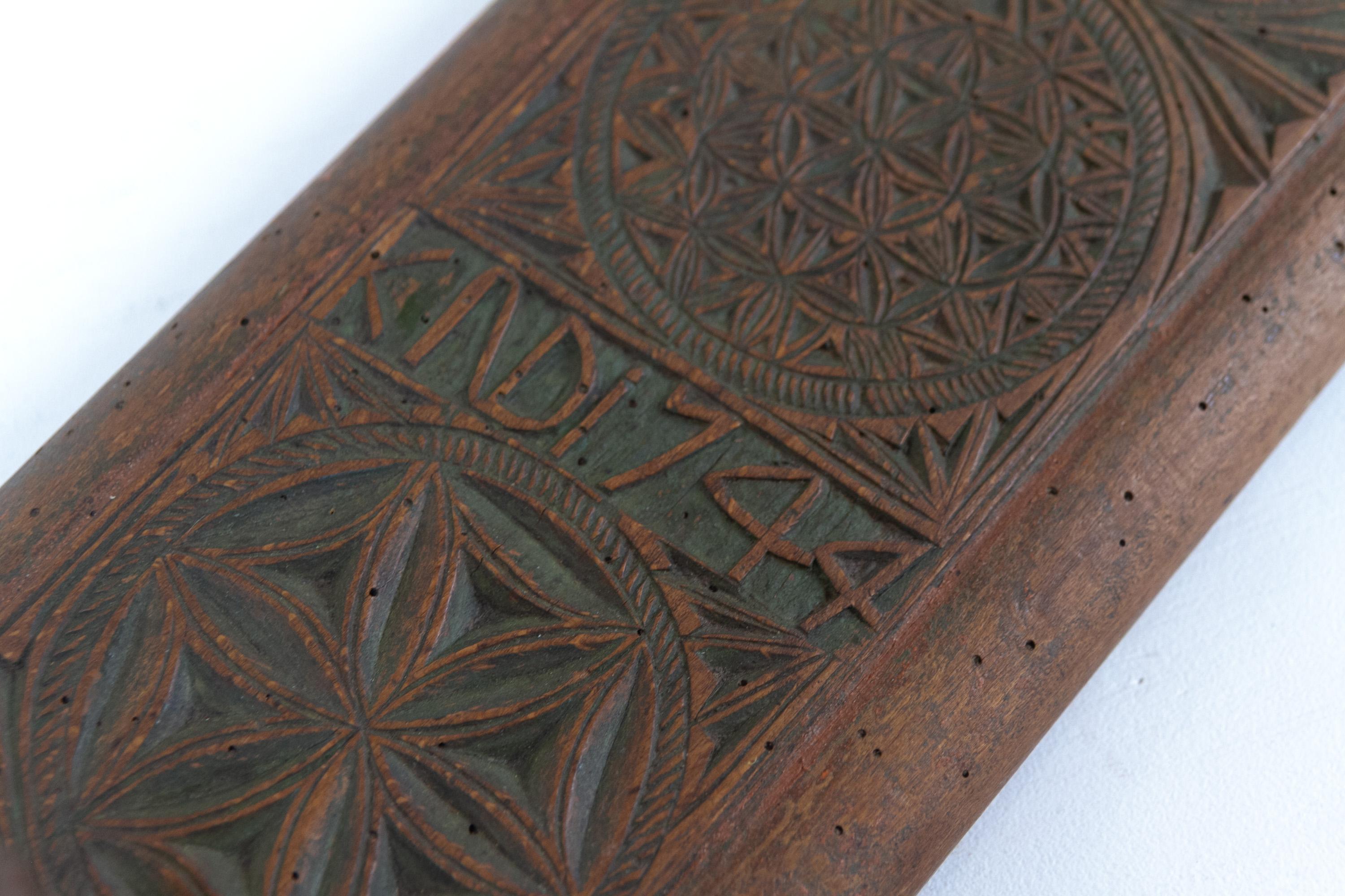 Sculpté à la main Ancien jeton d'amour danois avec cheval stylisé datant de 1744. en vente