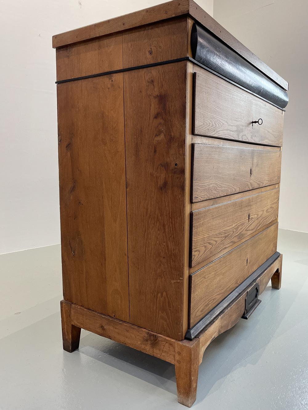 Antique Danish Oak Chest of Drawers, ca. 1800. In Good Condition For Sale In Asaa, DK