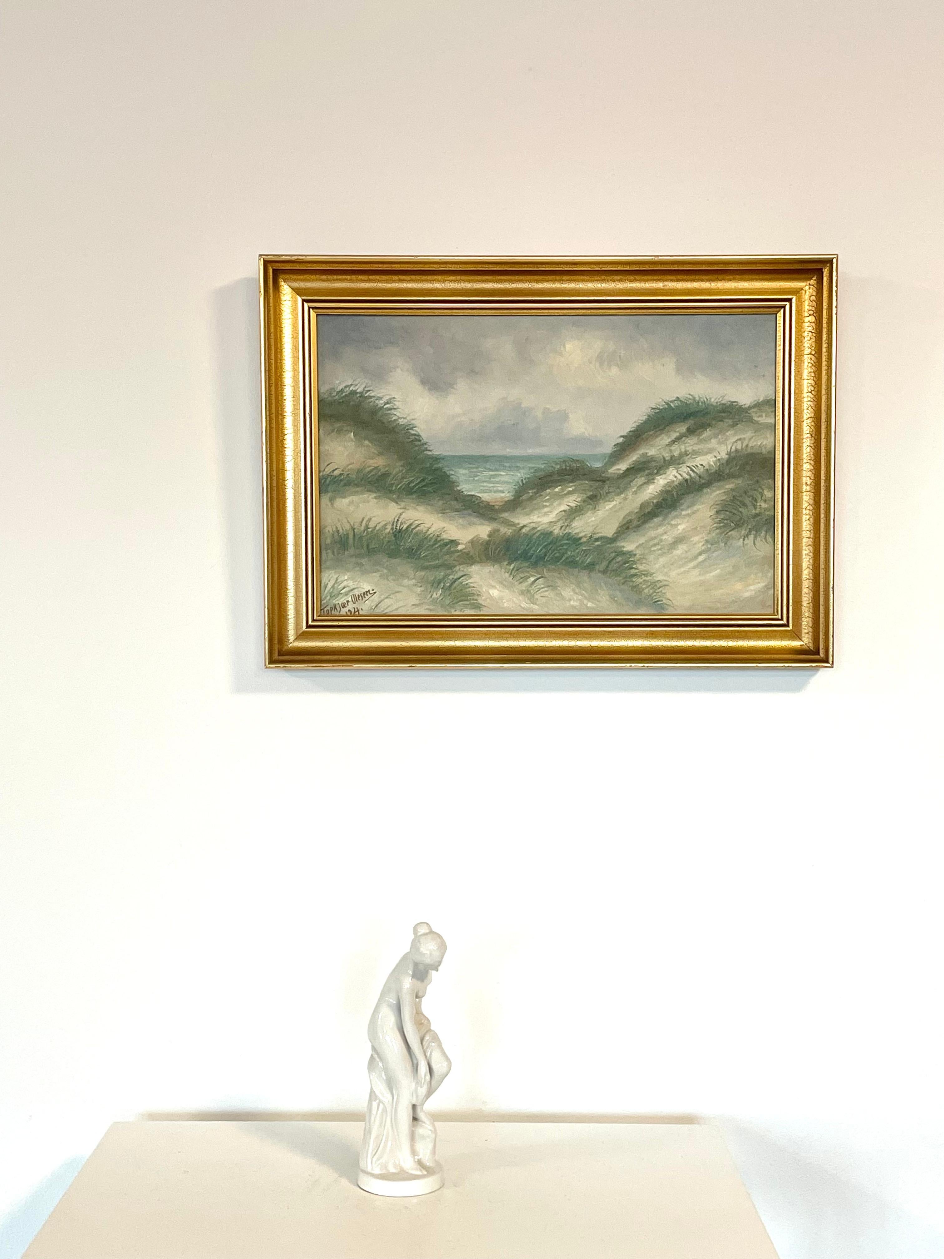 Ancienne peinture à l'huile danoise originale des années 1920 représentant un paysage côtier dans des tons froids en vente 1