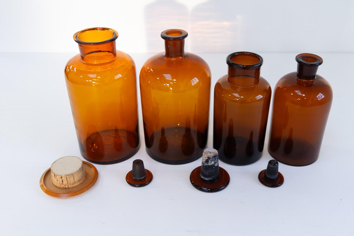 Anciens flacons en verre de pharmacie danoise, années 1900. Ensemble de 4. en vente 3