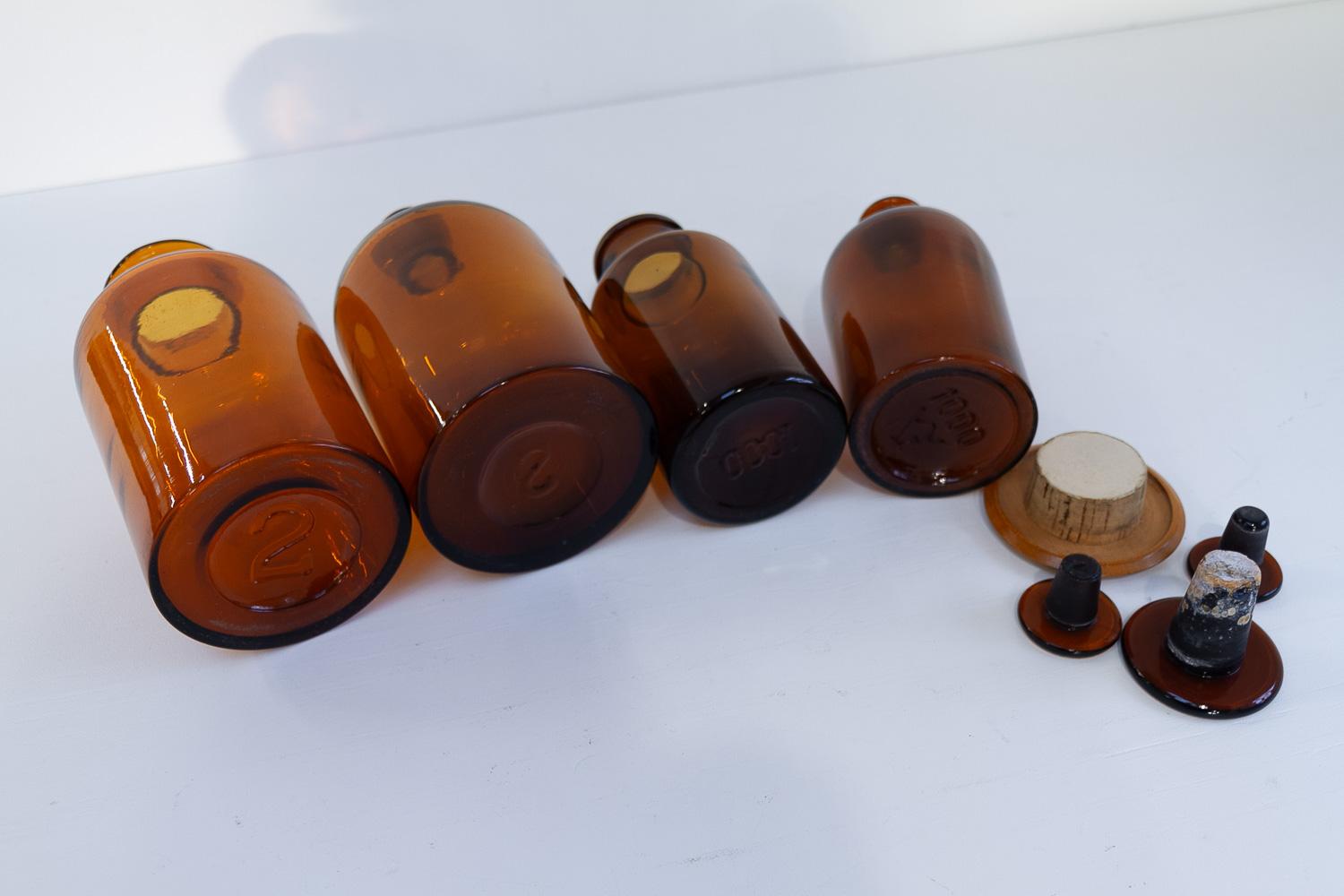 Anciens flacons en verre de pharmacie danoise, années 1900. Ensemble de 4. en vente 5
