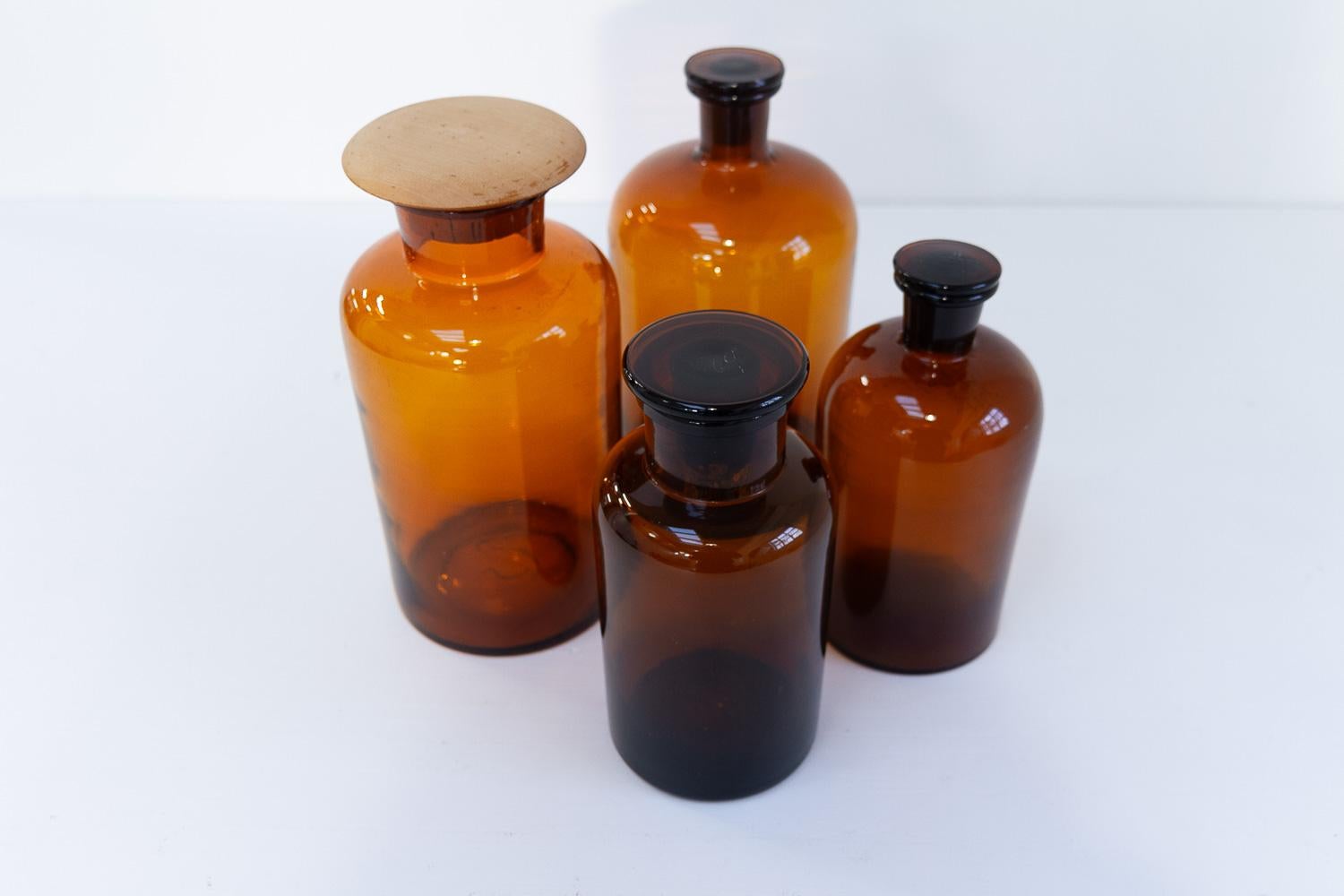 Anciens flacons en verre de pharmacie danoise, années 1900. Ensemble de 4. Bon état - En vente à Asaa, DK