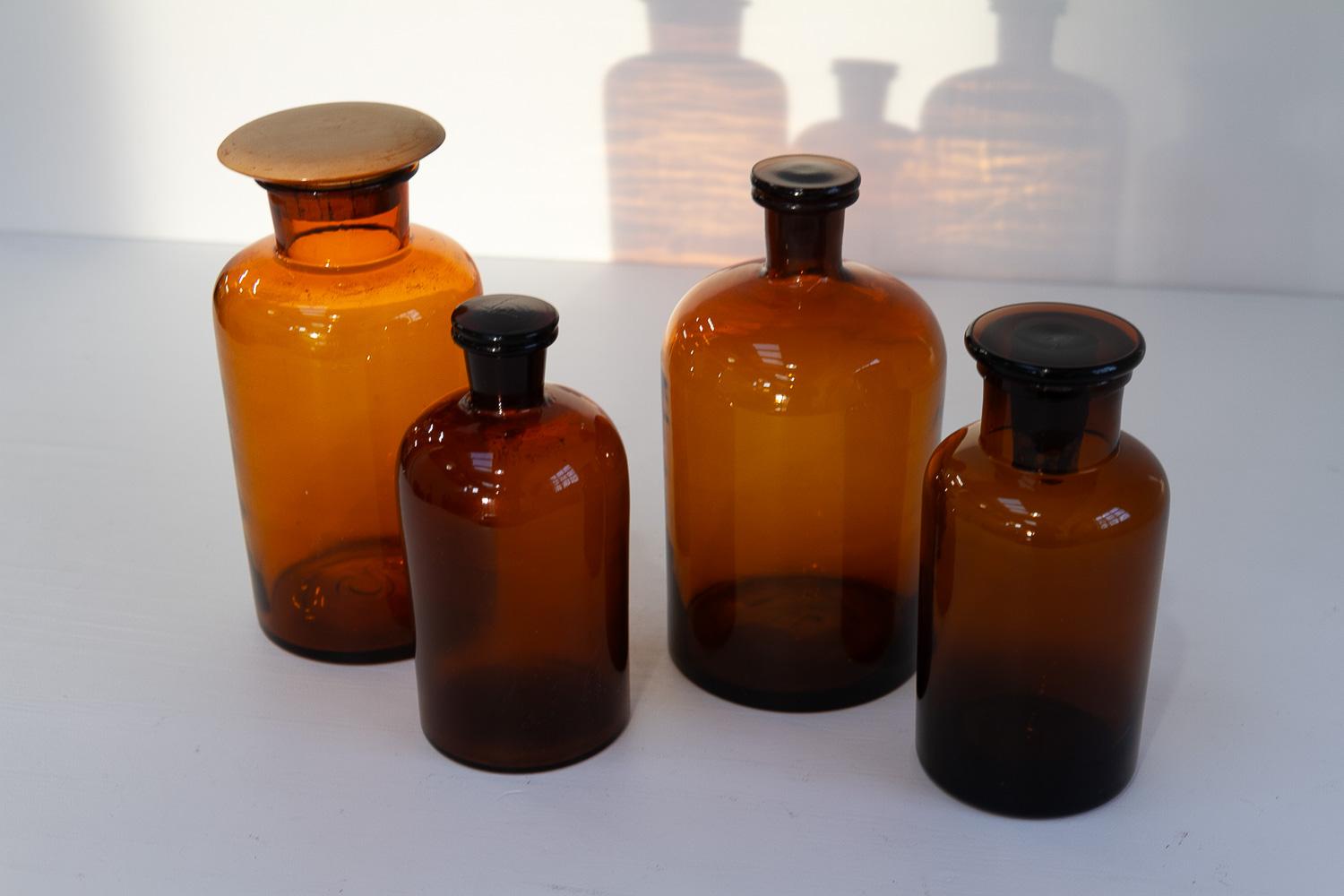 Anciens flacons en verre de pharmacie danoise, années 1900. Ensemble de 4. en vente 1