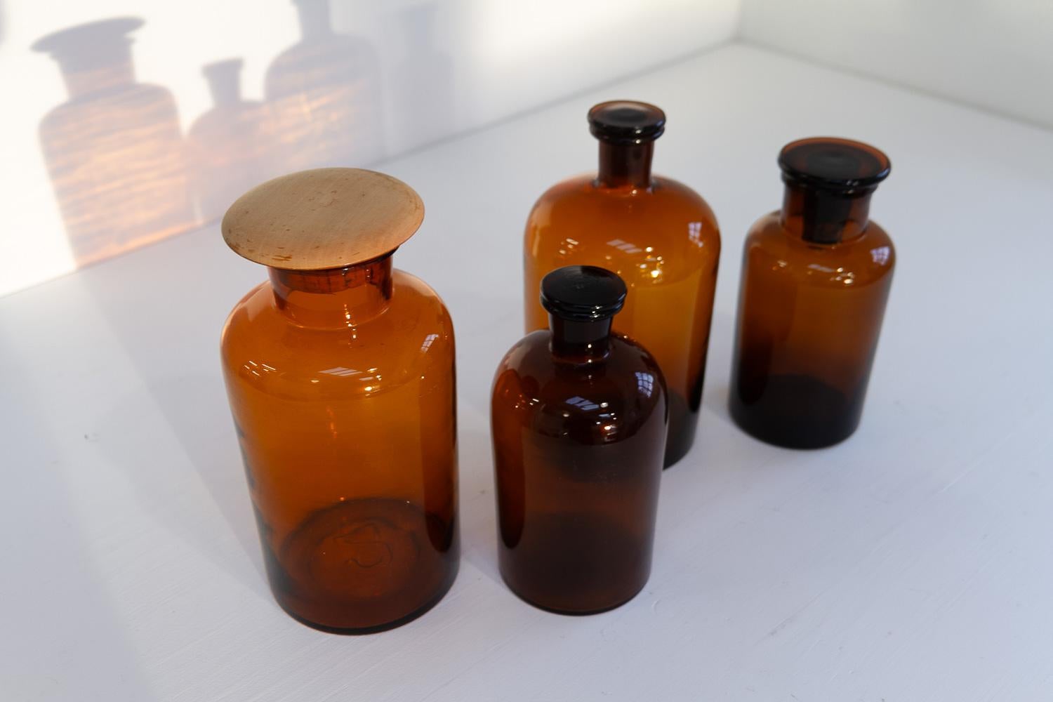 Anciens flacons en verre de pharmacie danoise, années 1900. Ensemble de 4. en vente 2