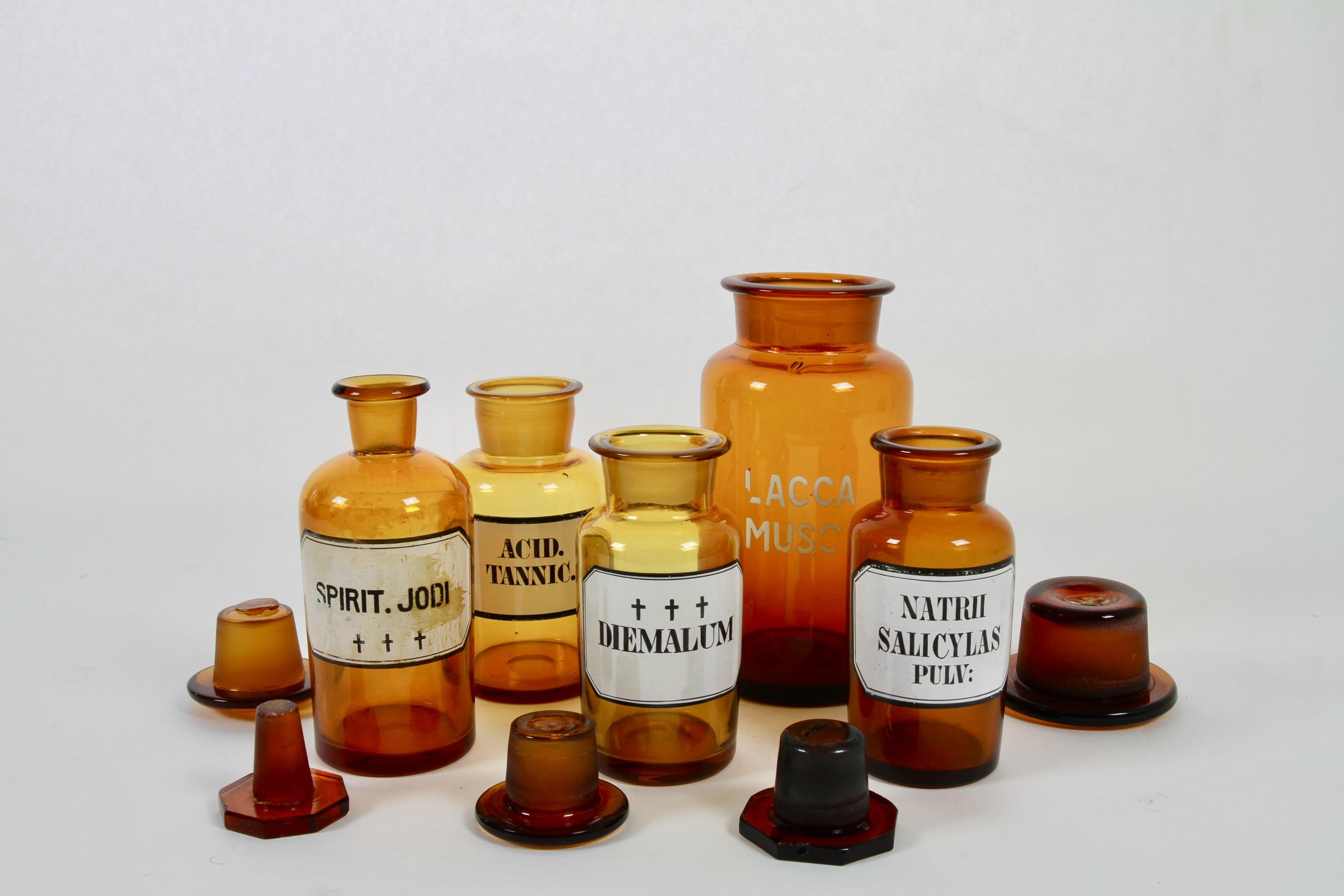 Antique Danish pharmacy glass bottles, 1900s, set of 5.
This type of bottle was used in Danish pharmacies in the first half of the 20th century.
Tallest bottle is 19 cm tall, smallest is 13 cm.
Very good condition. Complete with lids.