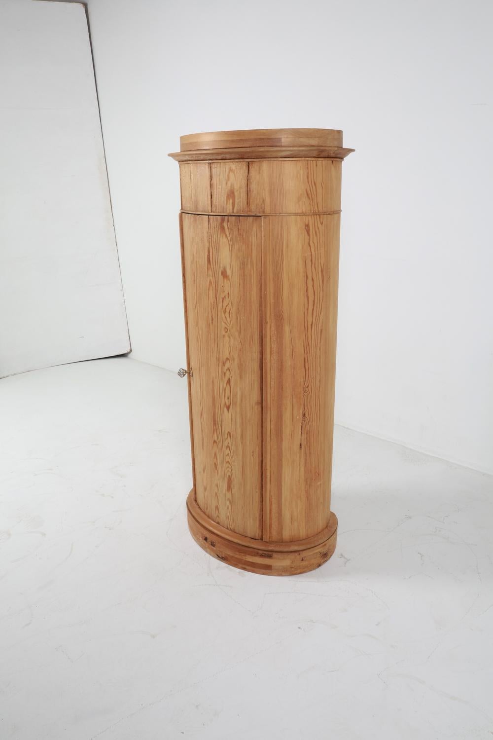 Antiguo Gabinete de Platería de Pino Danés Circa 1880's siglo XIX