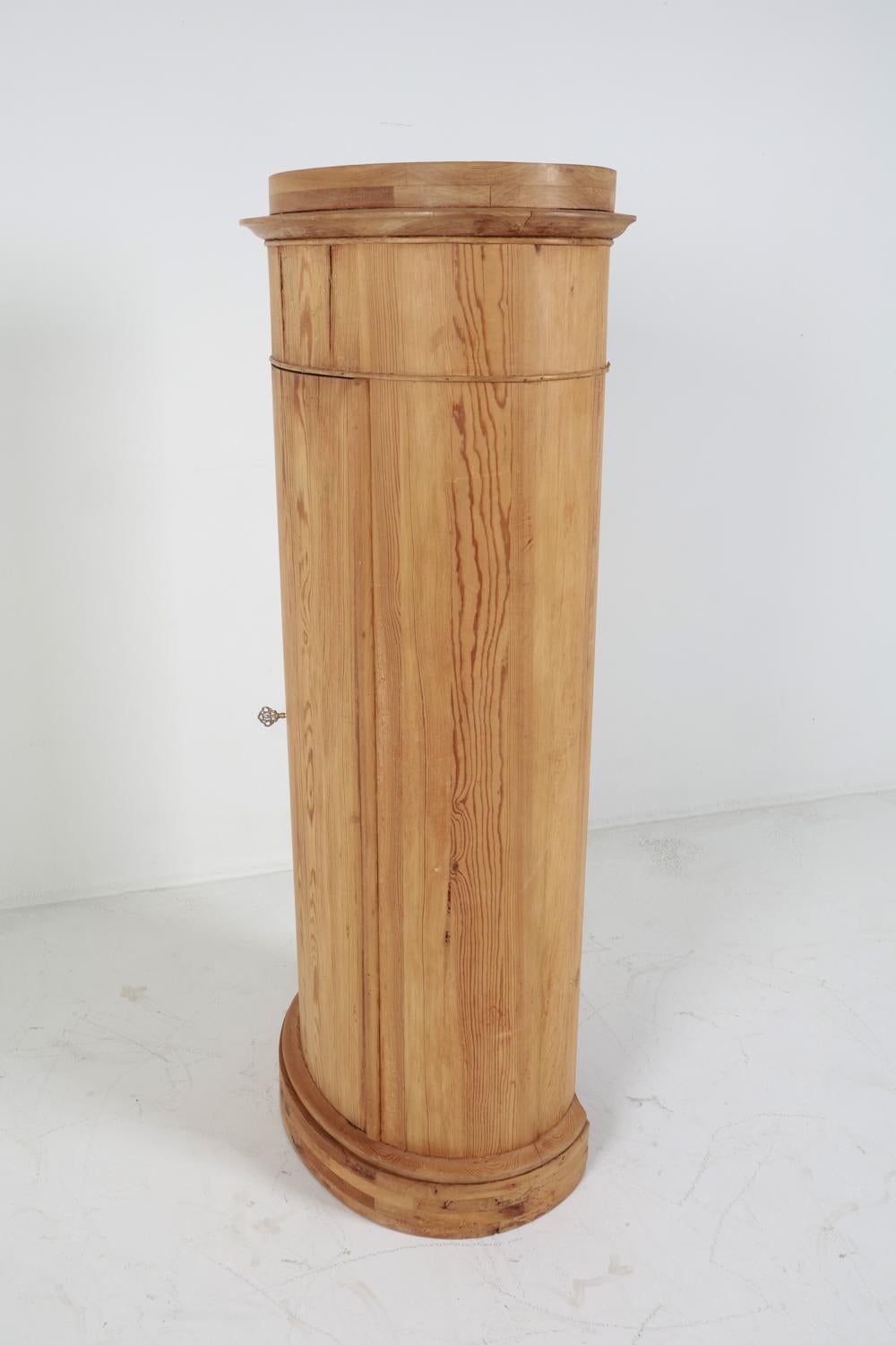 Antiguo Gabinete de Platería de Pino Danés Circa 1880's 1