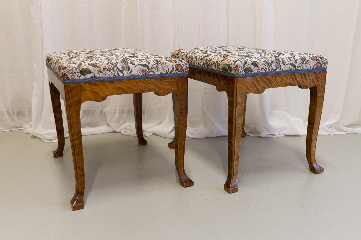 Tabourets danois anciens de style rococo en bouleau, années 1870. Ensemble de 2. en vente 3