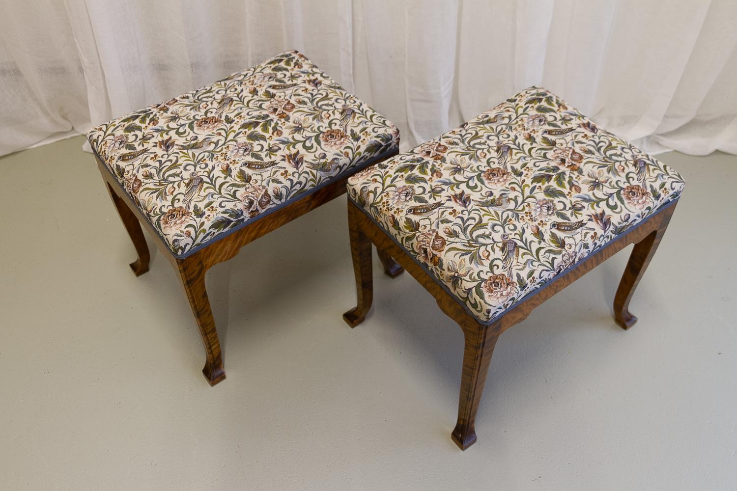 Rococo Tabourets danois anciens de style rococo en bouleau, années 1870. Ensemble de 2. en vente