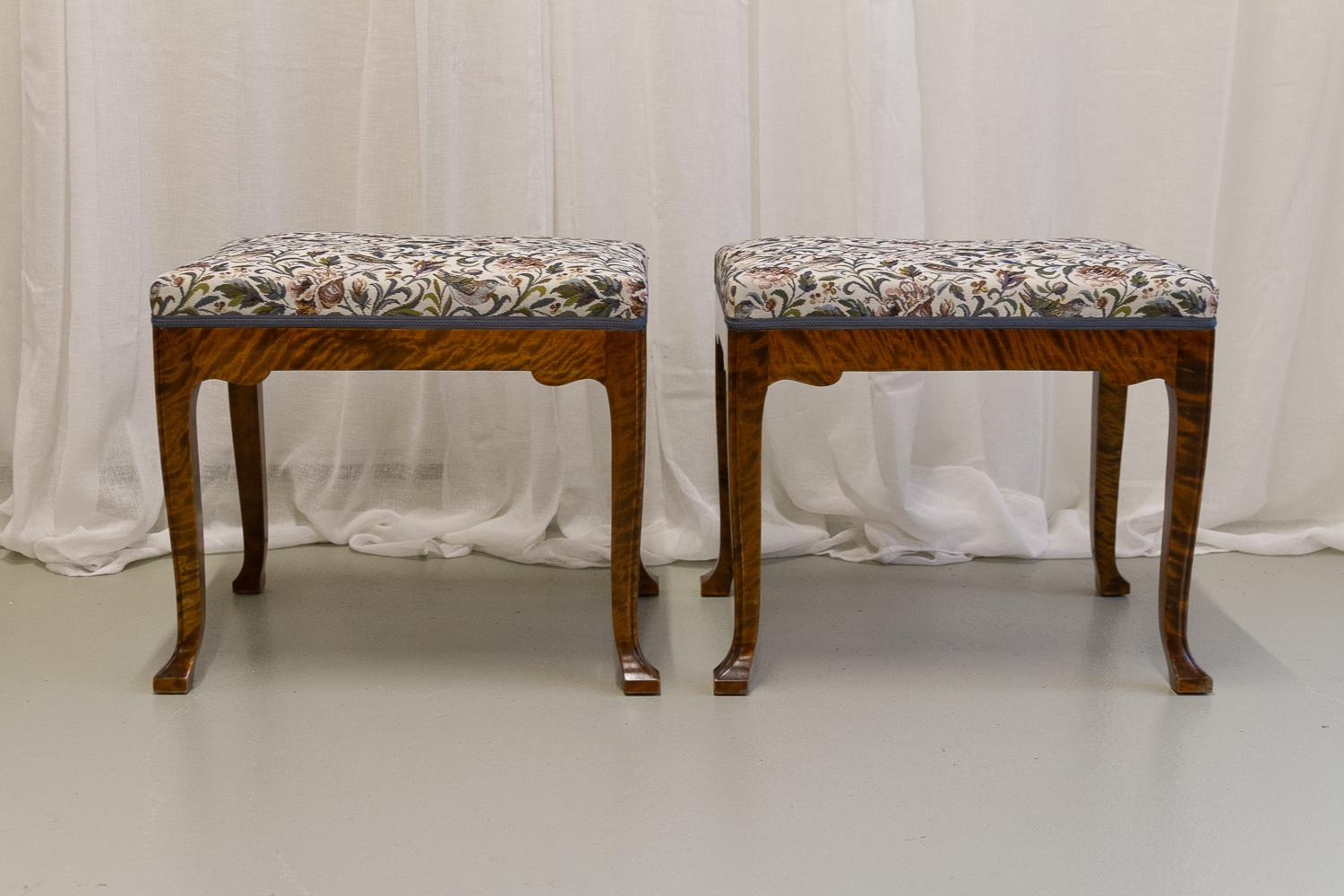 Danois Tabourets danois anciens de style rococo en bouleau, années 1870. Ensemble de 2. en vente