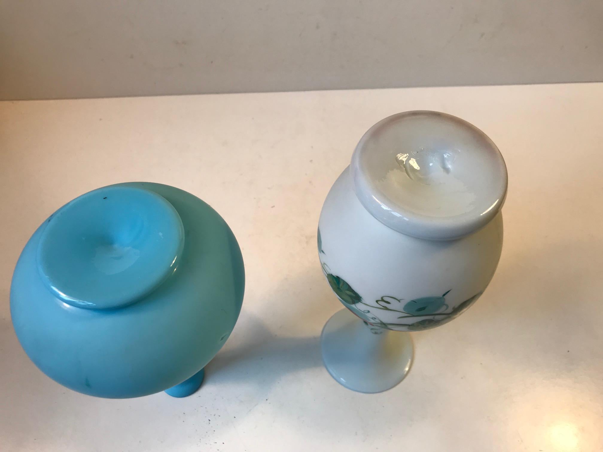 Verre opalin Anciens vases danois en verre opalin satiné de Fyns Glasværk:: années 1900 en vente