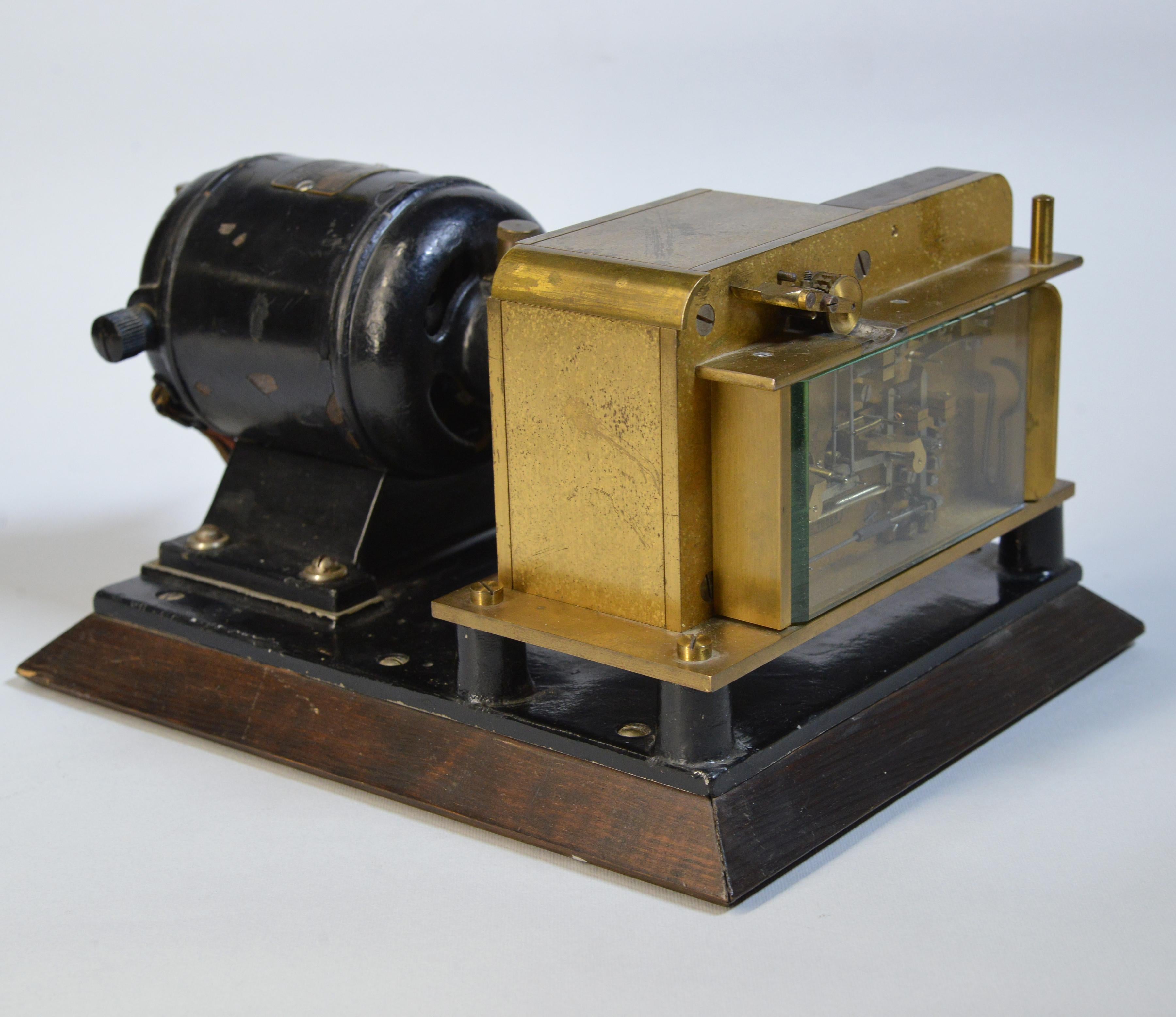 Antique Danish SNTS Morse Telegraph Register Wheatstone transmitter w motor In Good Condition For Sale In Sweden, SE