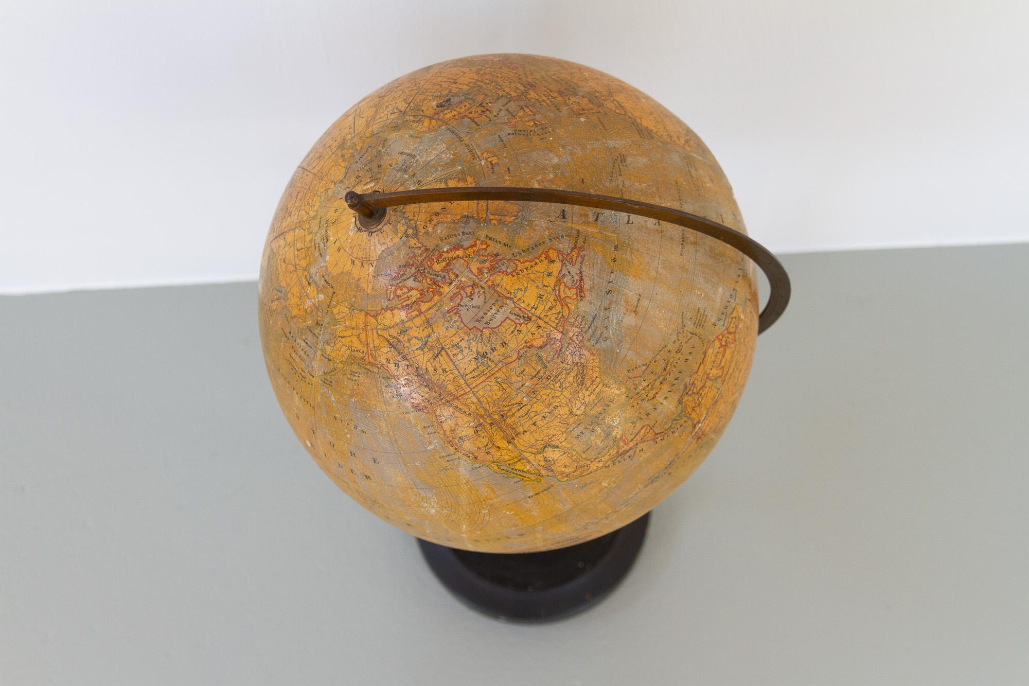 Globe terrestre danois ancien, années 1900 en vente 8