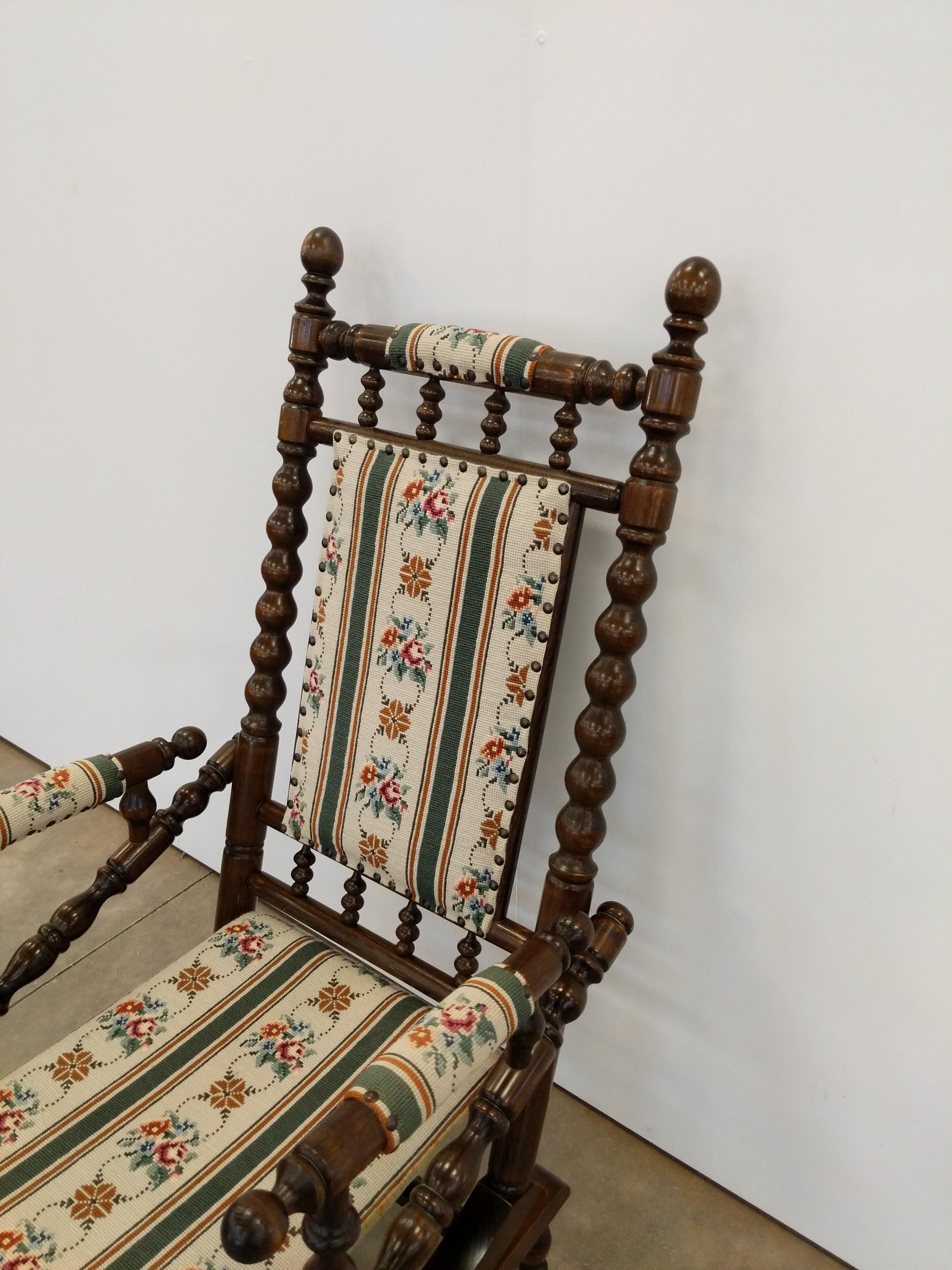 Antiker dänischer Schaukelstuhl im viktorianischen Stil (Mitte des 20. Jahrhunderts) im Angebot