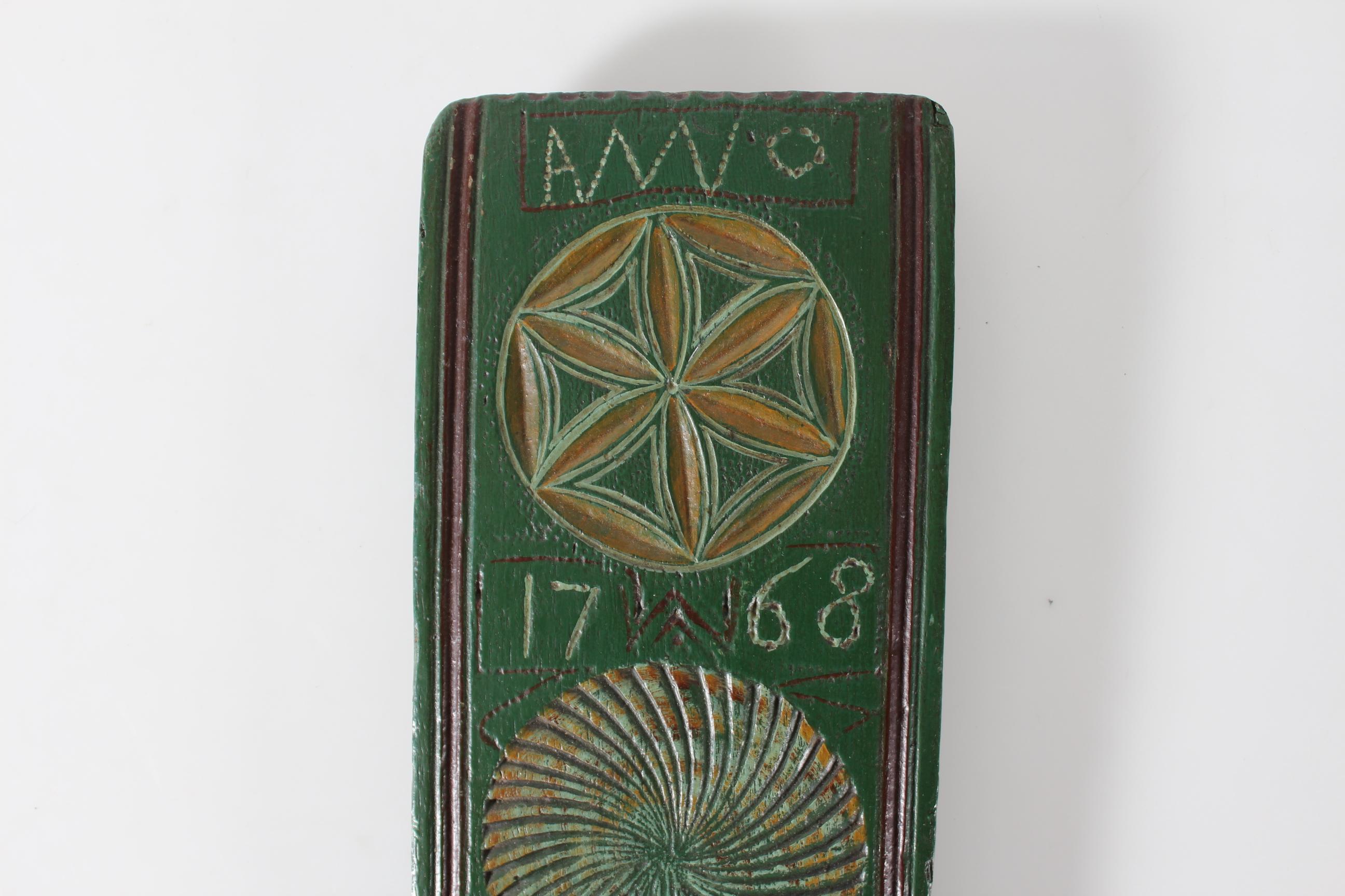 Antikes dänisches Mangle-Karton-Hochzeits-/ Liebesgeschenk aus Holz mit Pferd, datiert 1768 (Volkskunst) im Angebot