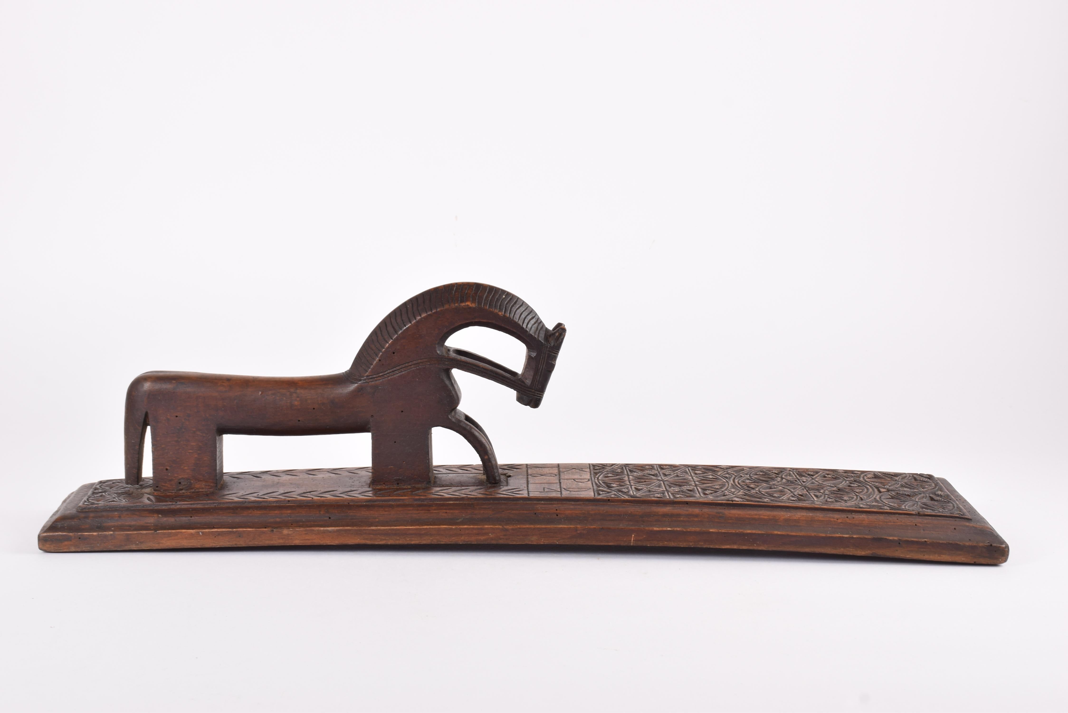 Antikes dänisches Mangle-Karton-Hochzeits-/ Liebesgeschenk aus Holz mit Pferd, datiert 1814 im Angebot 7
