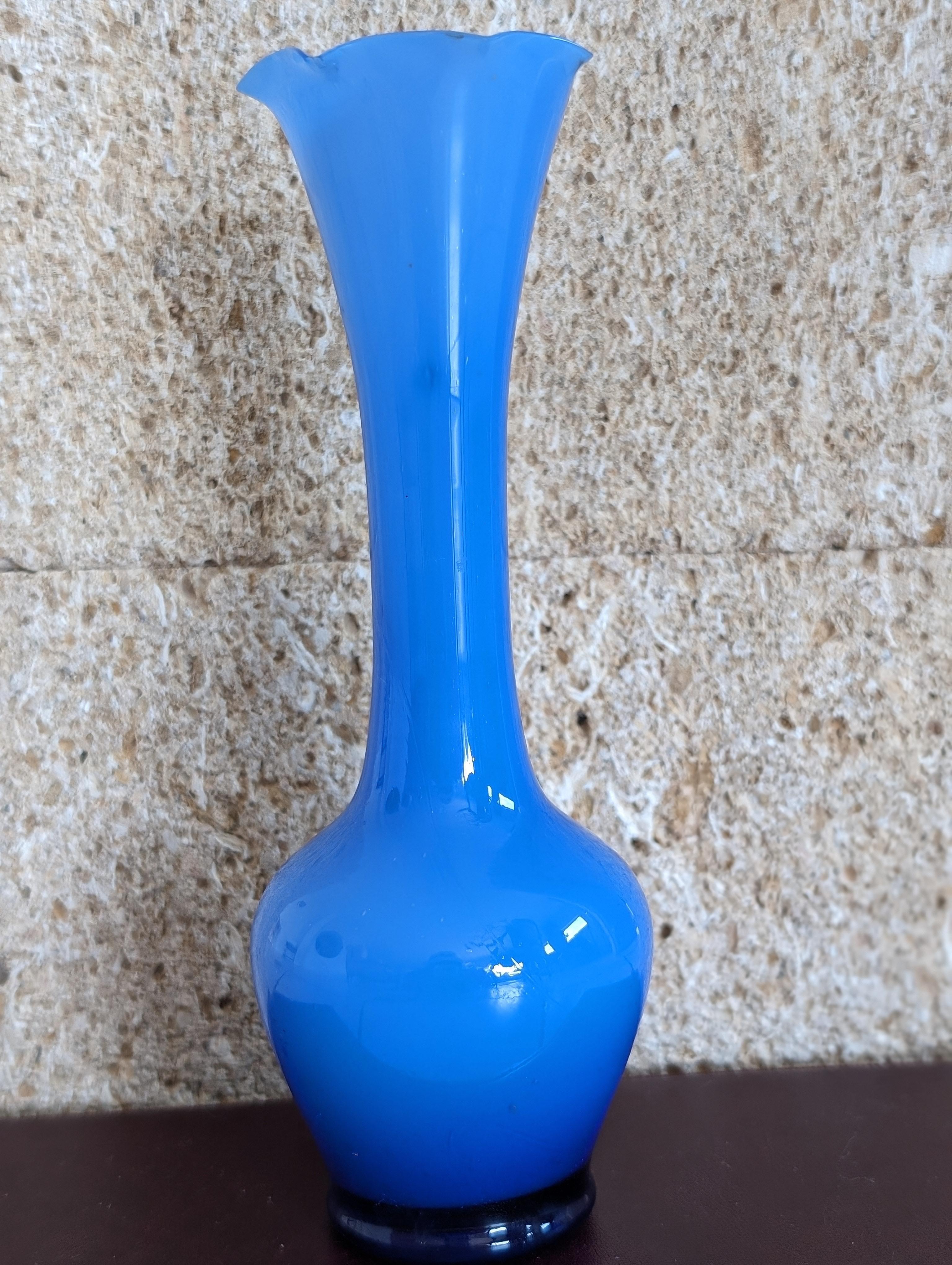 Vaso opalino antico blu scuro della metà del XX secolo in vendita 1
