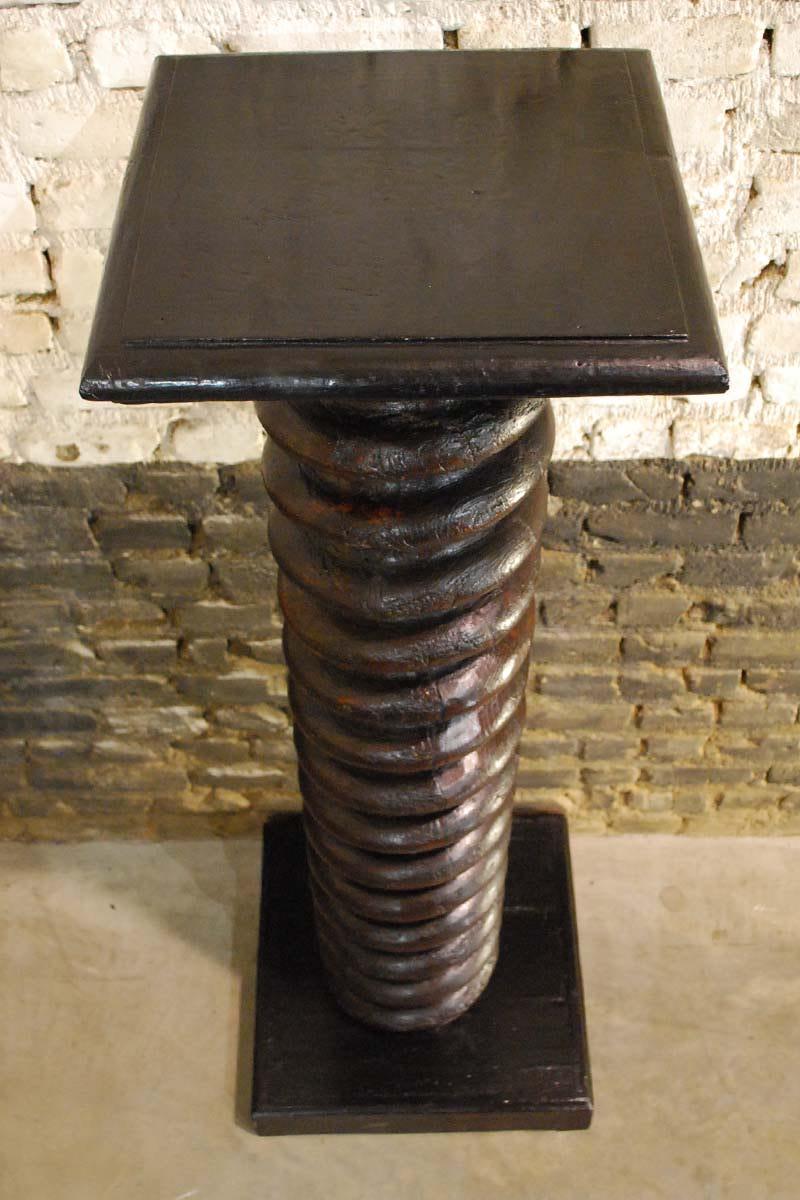 Antique Dark Brown Pine and Mahogany Twisted Column Pedestal In Good Condition For Sale In Casteren, NL