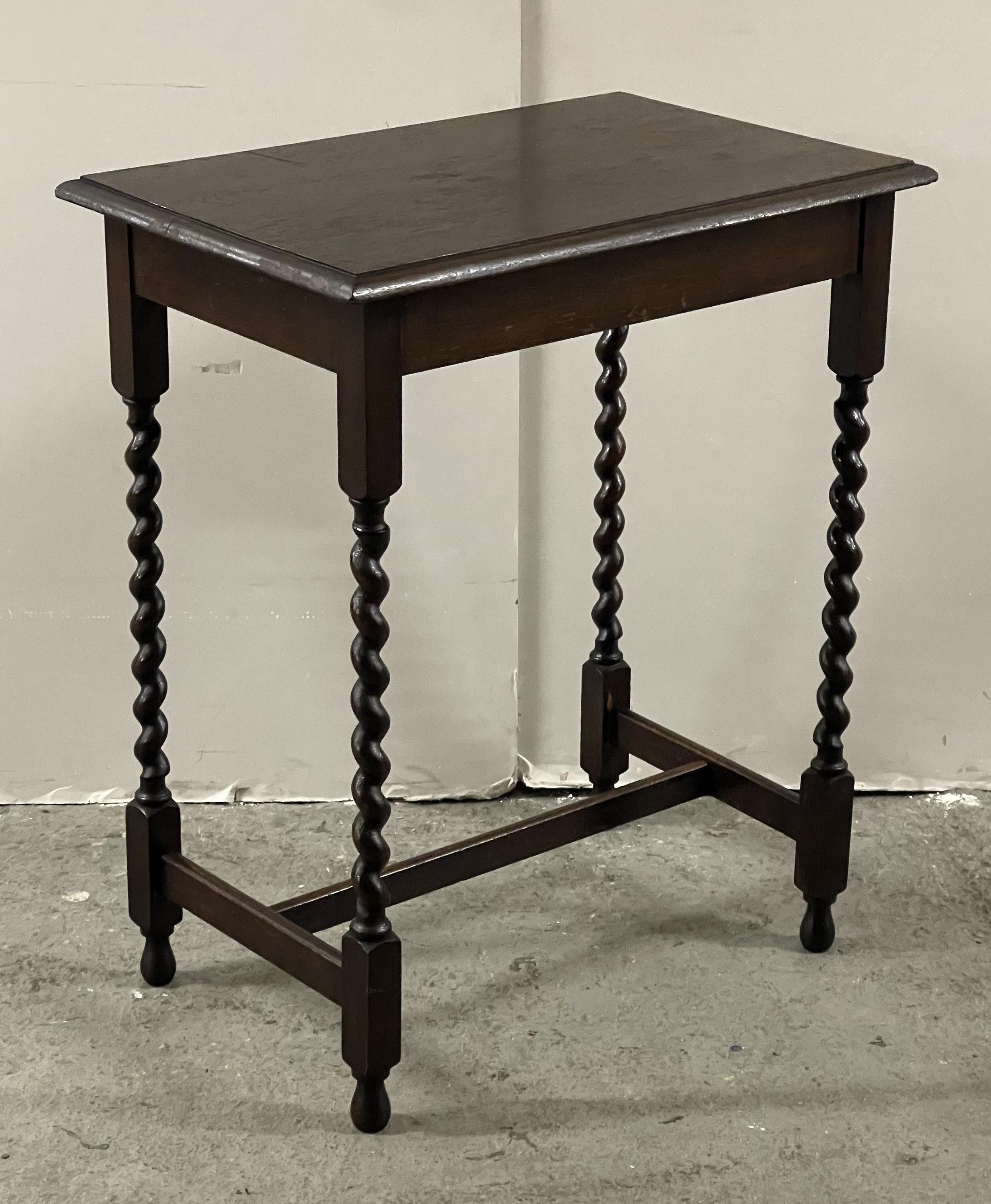Here we have for sale this lovely antique circa 1920s dark oak occasional table with barley twist legs.

This delightful solid small table is in vintage condition with of signs of wear on the top as you can see from the detailed pictures.

