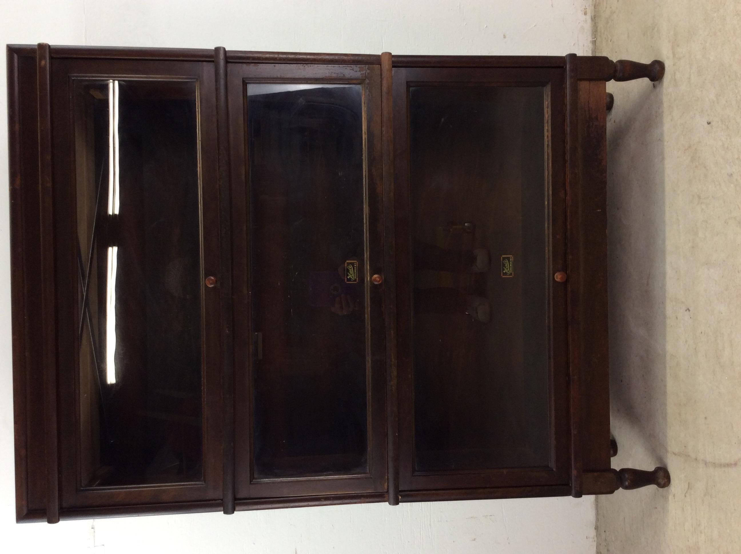Classico americano Libreria Barrister a 3 pile in Oak scuro antico con gambe affusolate in vendita