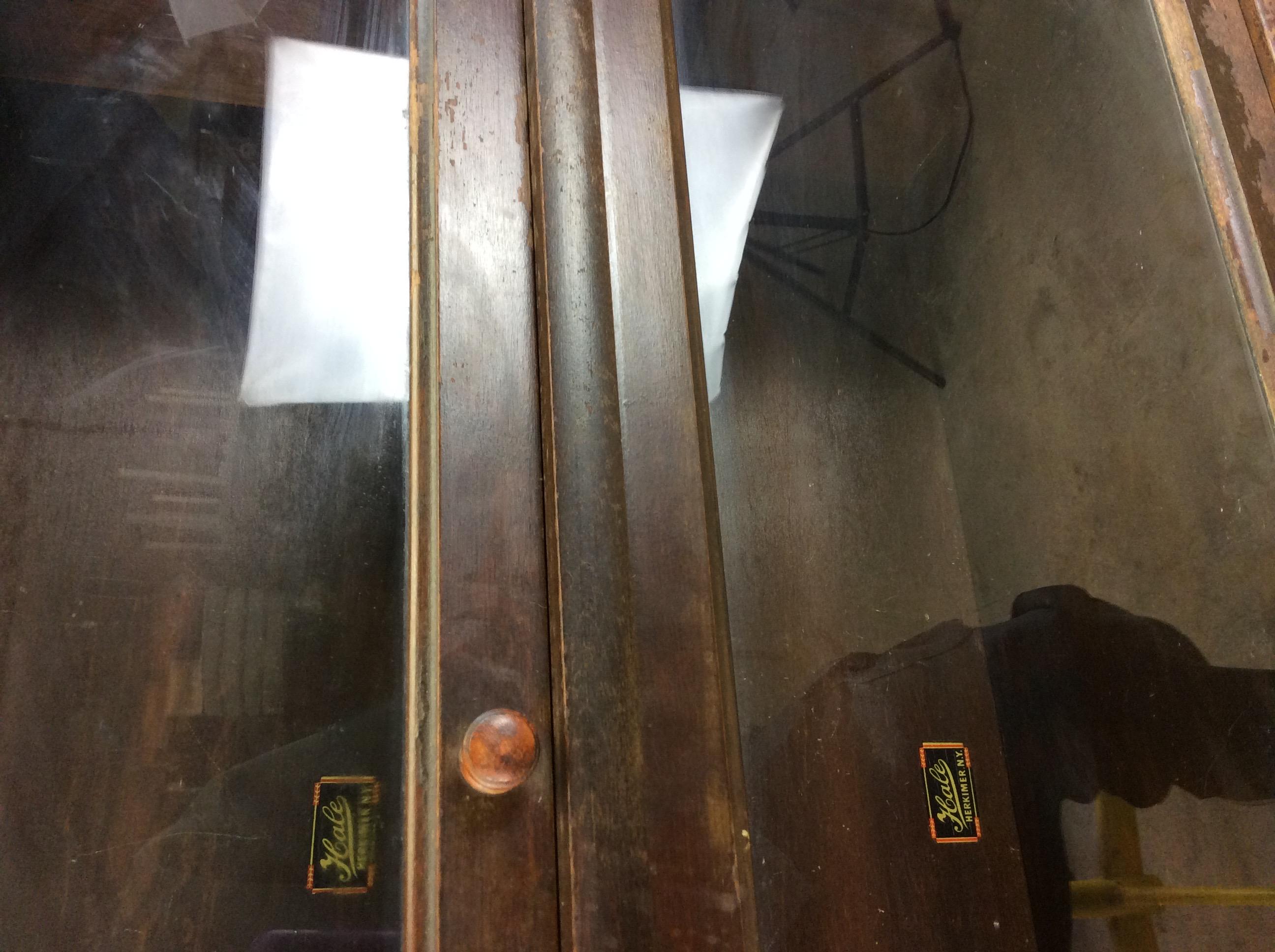 XX secolo Libreria Barrister a 3 pile in Oak scuro antico con gambe affusolate in vendita