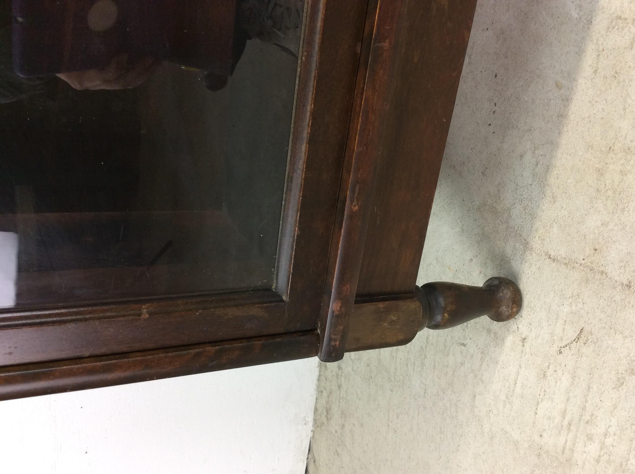 Libreria Barrister a 3 pile in Oak scuro antico con gambe affusolate in vendita 2