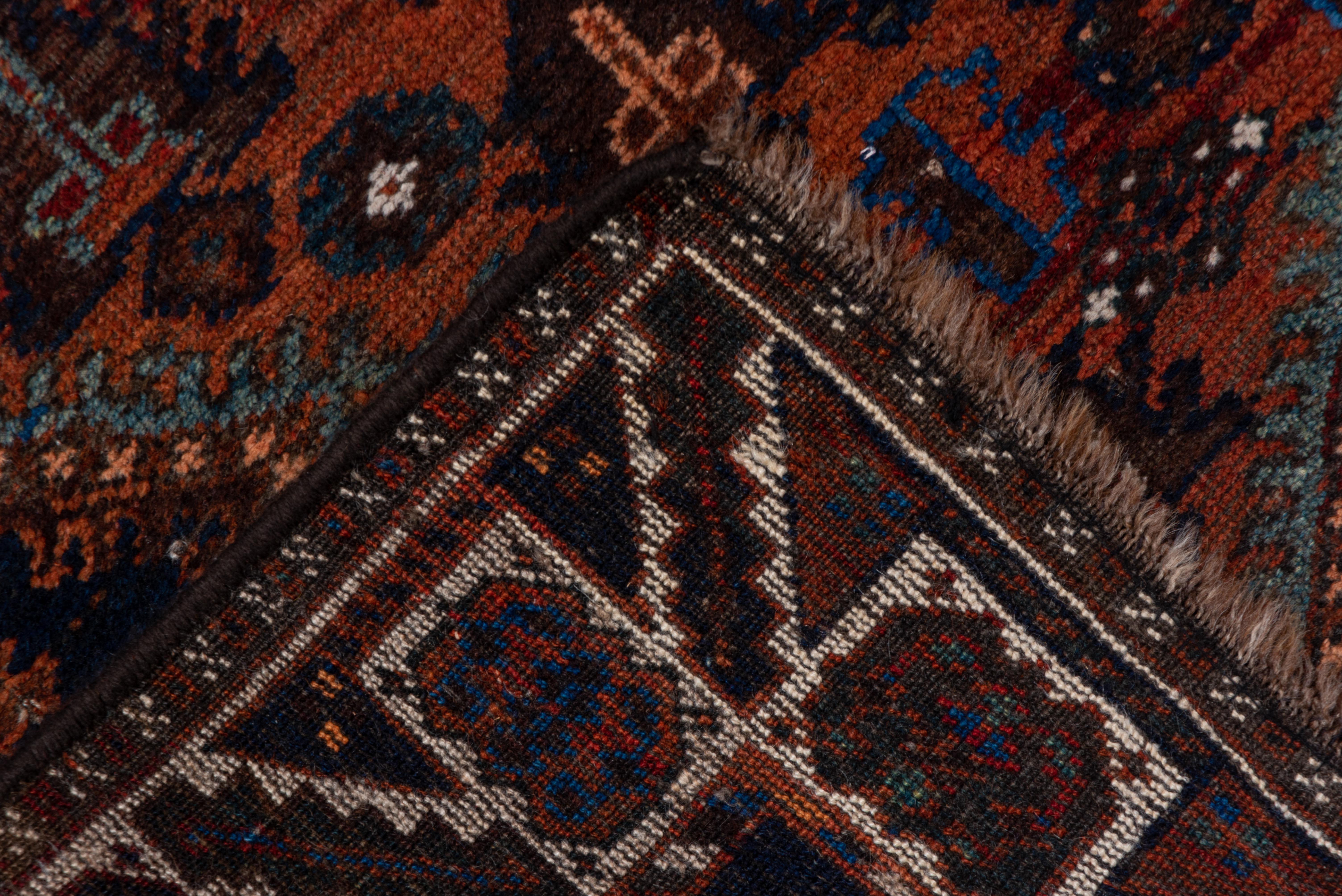 Antique Shiraz persan de couleur foncée Excellent état - En vente à New York, NY