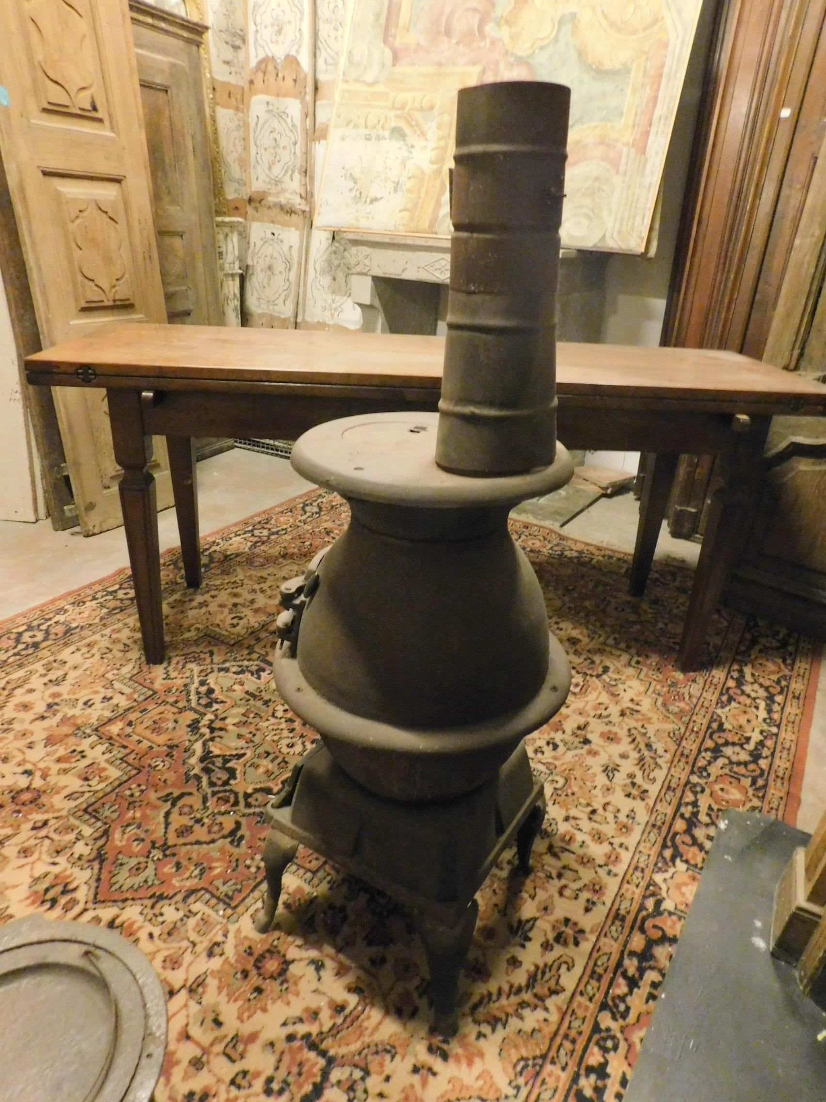 20th Century Antique Dark Wrought Iron Stove, Typically from the Italian Valleys, 1900 For Sale