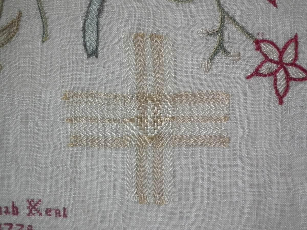 Antique Darning Sampler, 1779 by Hannah Kent In Good Condition In Chelmsford, Essex