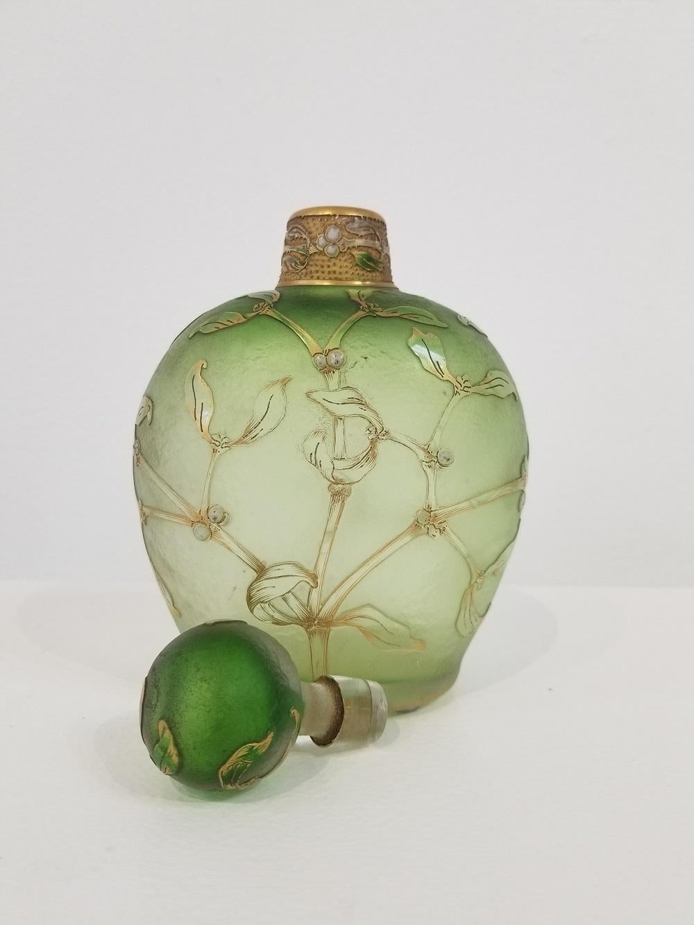 XIXe siècle Bouteille en verre antique Daum Nancy avec bouchon