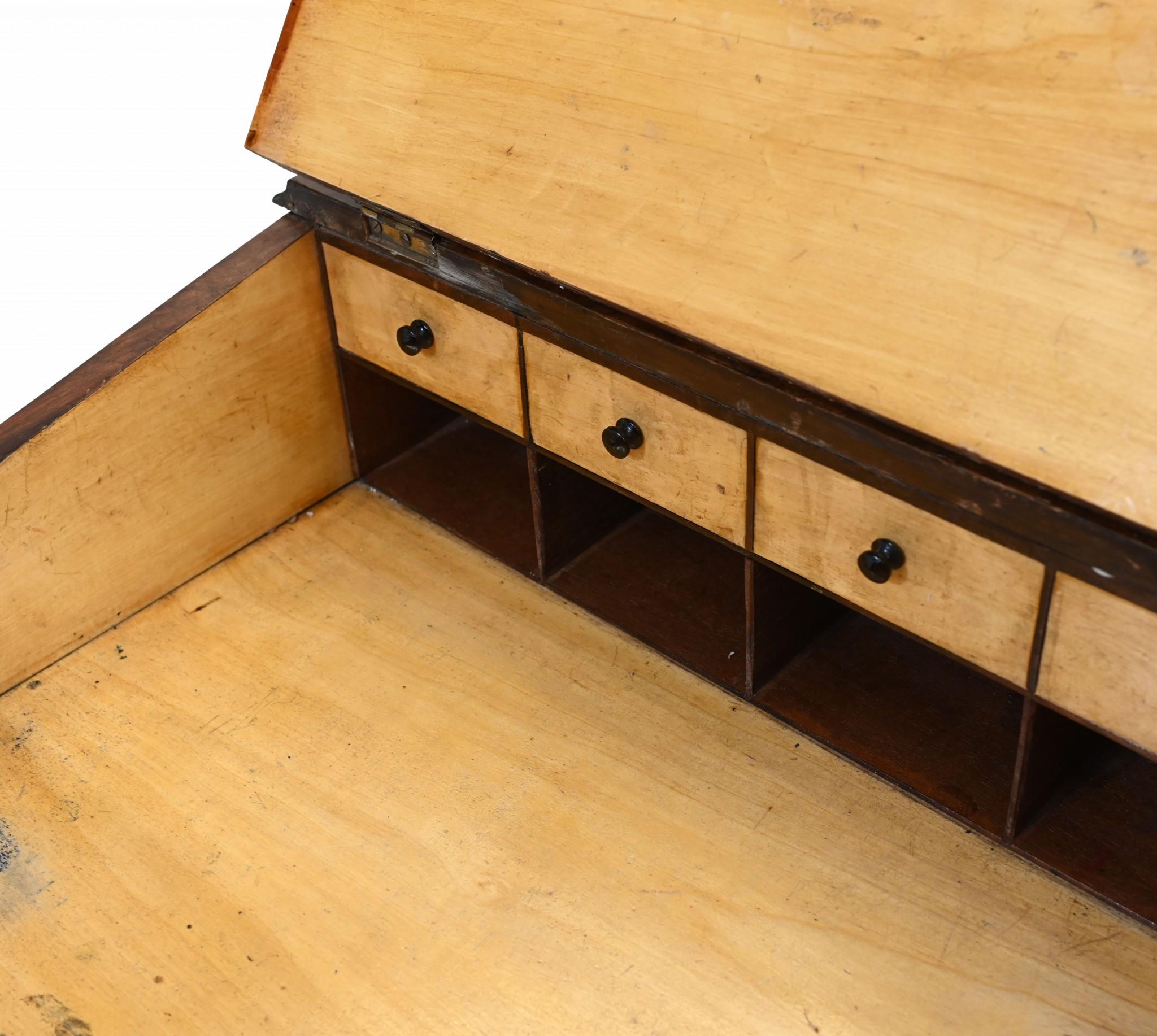 Antico scrittoio Davenport in noce vittoriano Secretaire 1880 in vendita 1