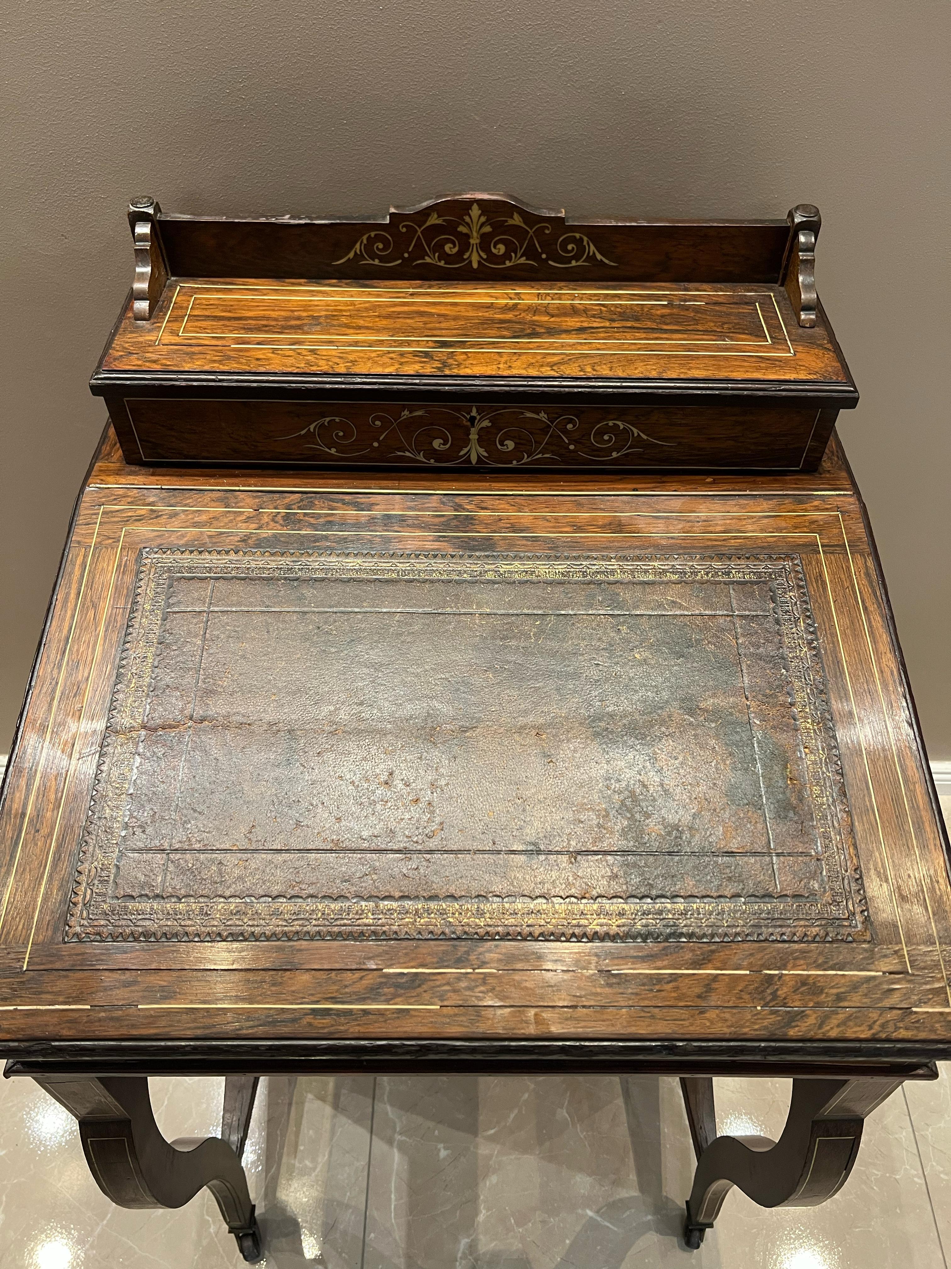 Antico scrittoio Davenport del XIX secolo Biedermeier con intarsi in oro del 1830 circa in vendita 9