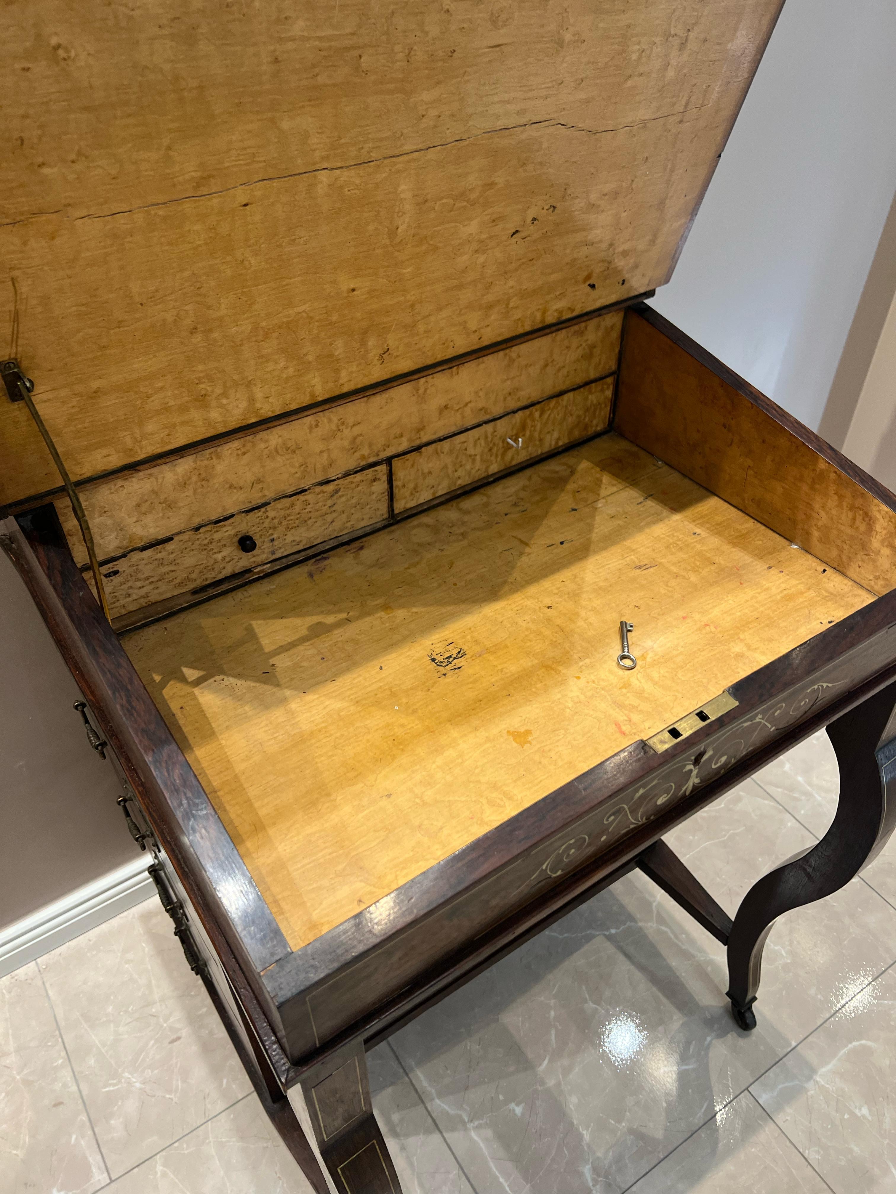 Antico scrittoio Davenport del XIX secolo Biedermeier con intarsi in oro del 1830 circa in vendita 14