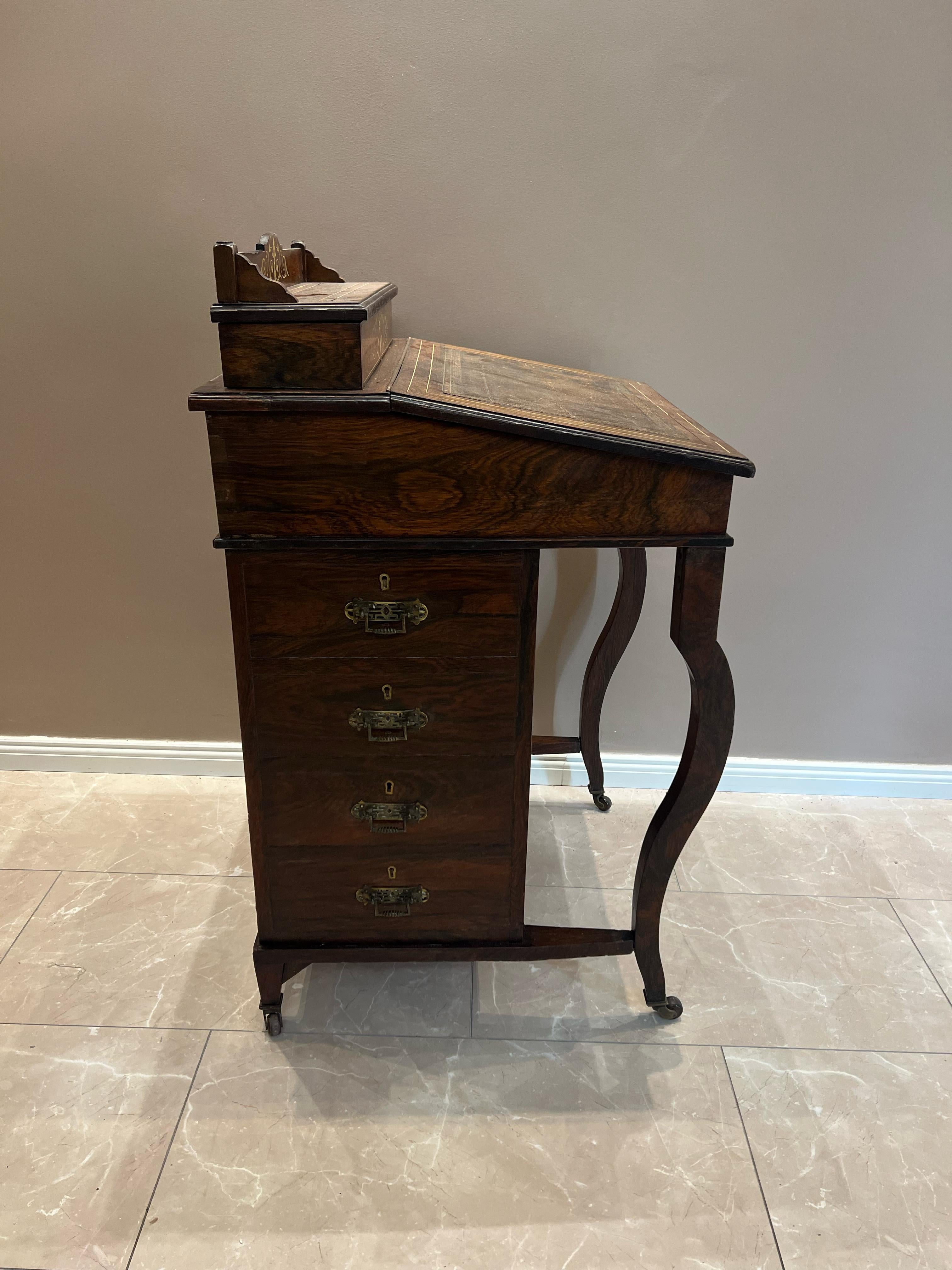 Legno Antico scrittoio Davenport del XIX secolo Biedermeier con intarsi in oro del 1830 circa in vendita