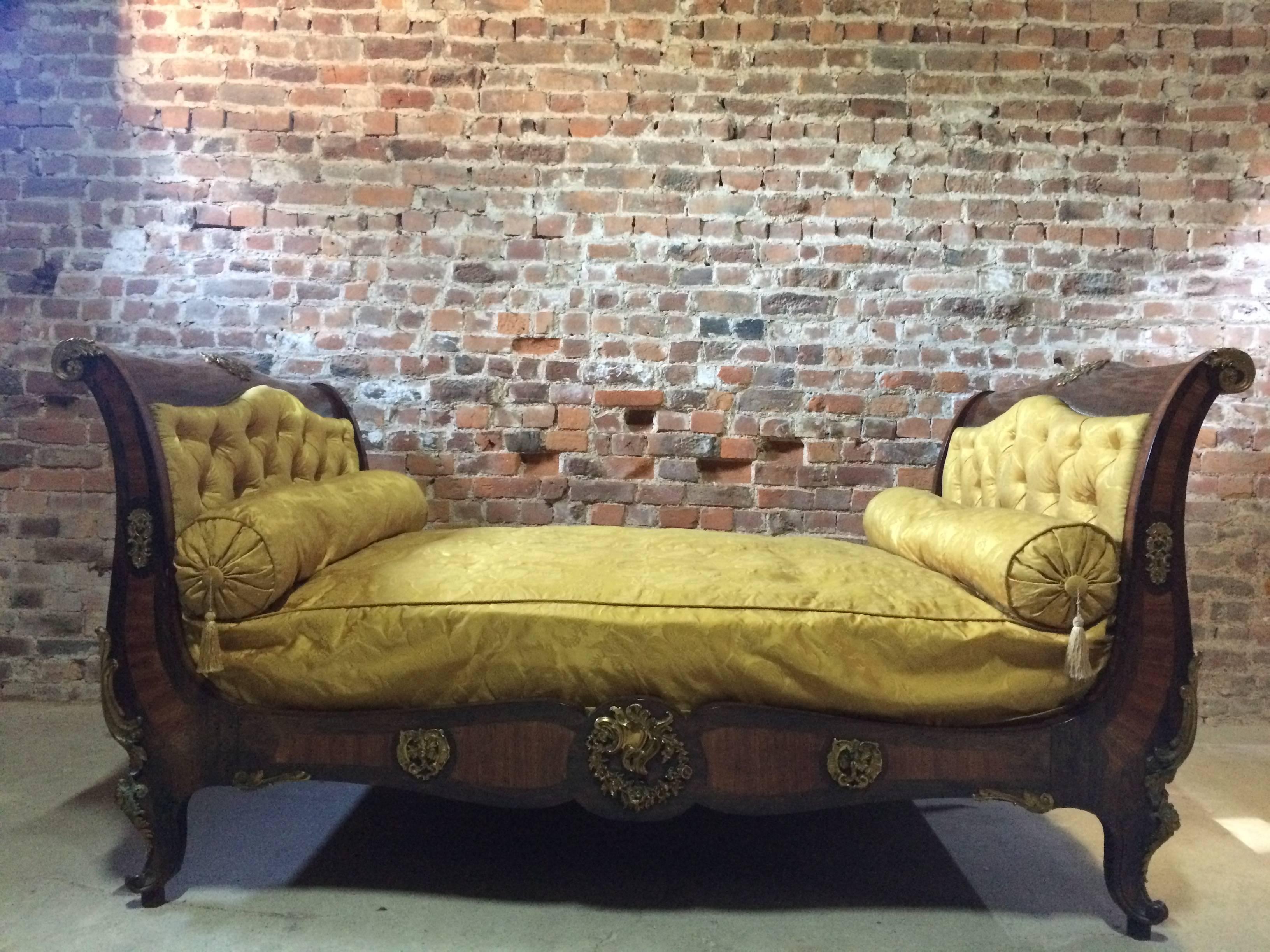 Cross-Banded Antique Daybed Bed Lit en Bateau French Louis XV Style 19th Century, circa 1815