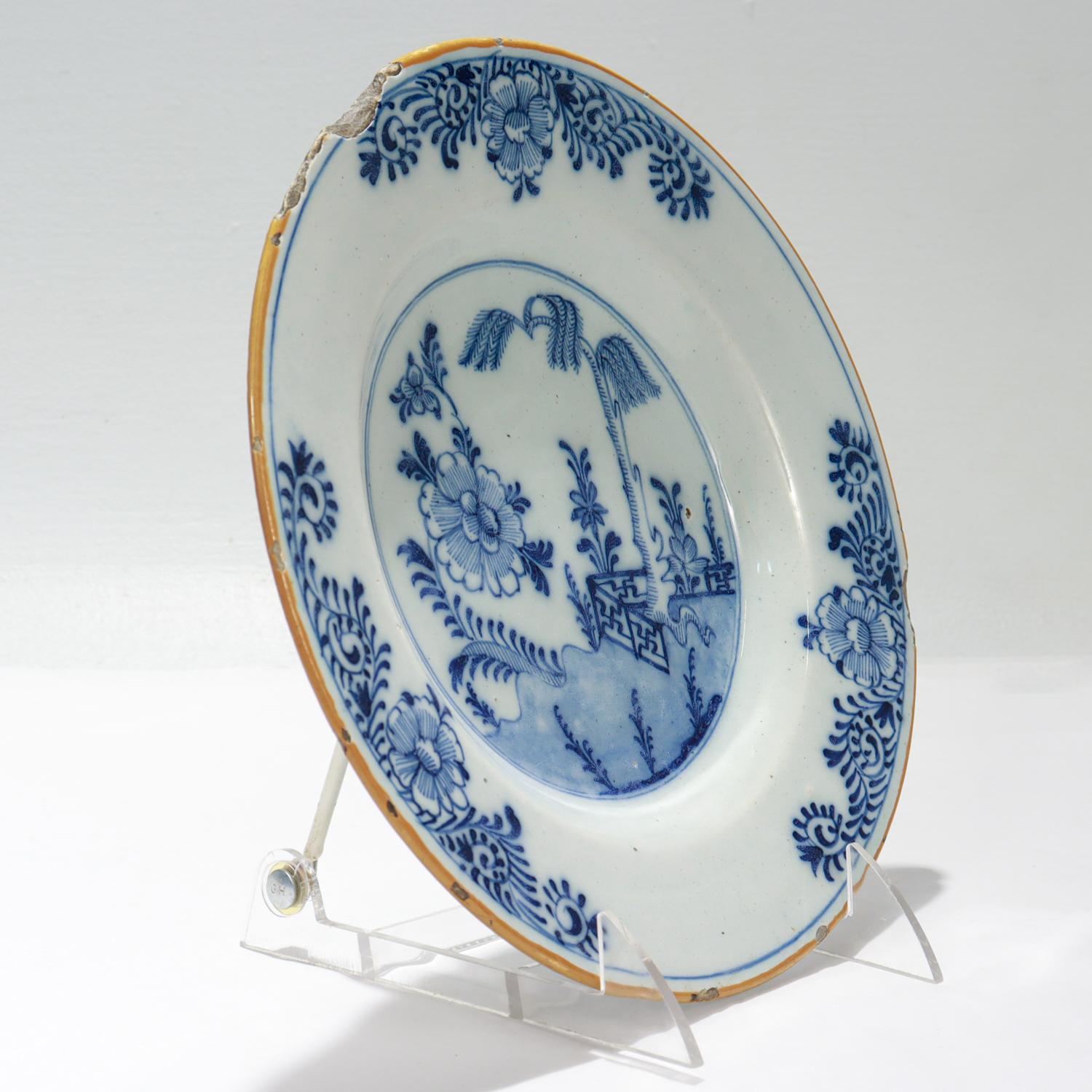 Antiguo plato de cerámica De Porceleyne Bijl Chinese Garden Chinoiserie Dutch Delft Barroco en venta