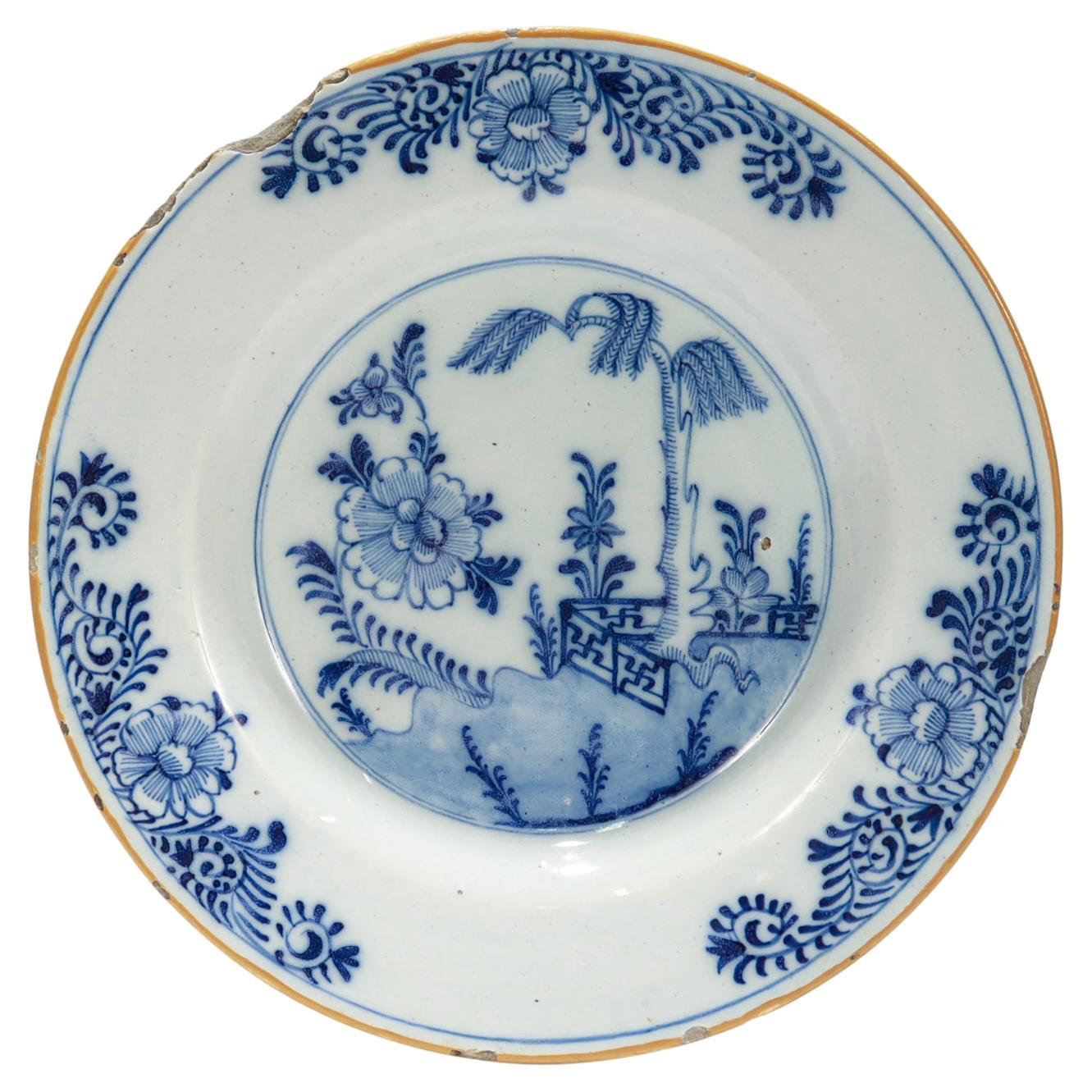 Antiguo plato de cerámica De Porceleyne Bijl Chinese Garden Chinoiserie Dutch Delft en venta