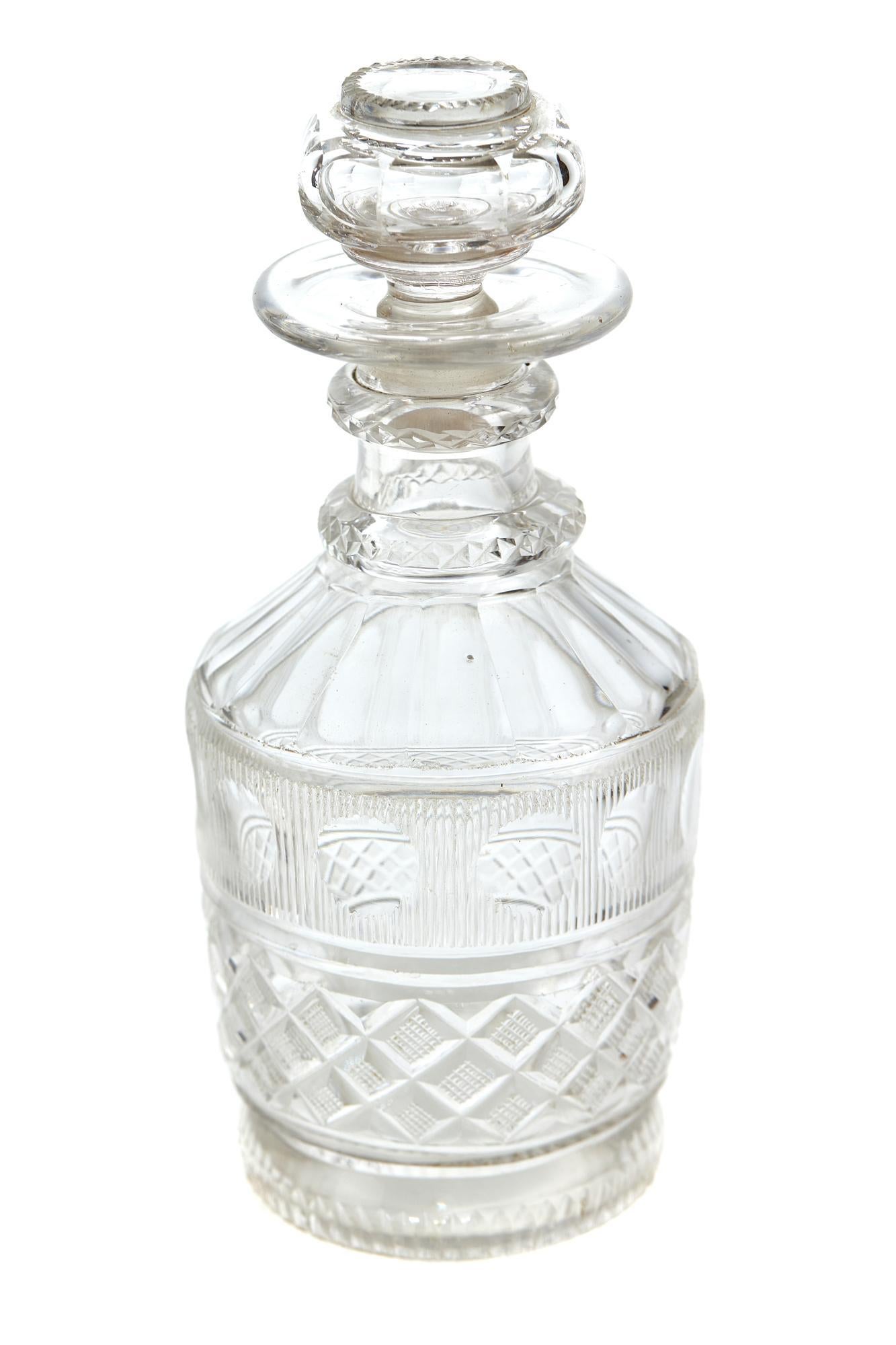 Carafe à décanter ancienne sur plateau en métal argenté en vente 5