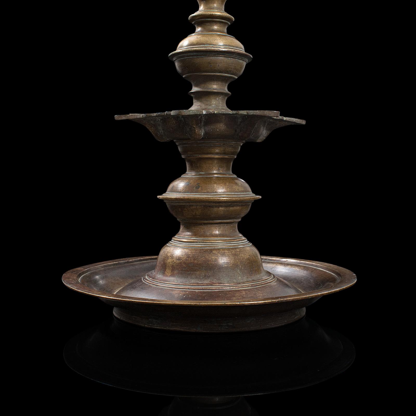 Lampe à huile ancienne en forme de carafe, indienne, bronze, Hamsa, oiseau, fin du XIXe siècle en vente 7
