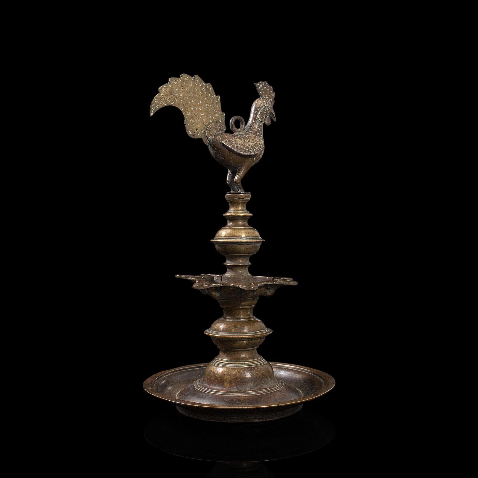 Indien Lampe à huile ancienne en forme de carafe, indienne, bronze, Hamsa, oiseau, fin du XIXe siècle en vente